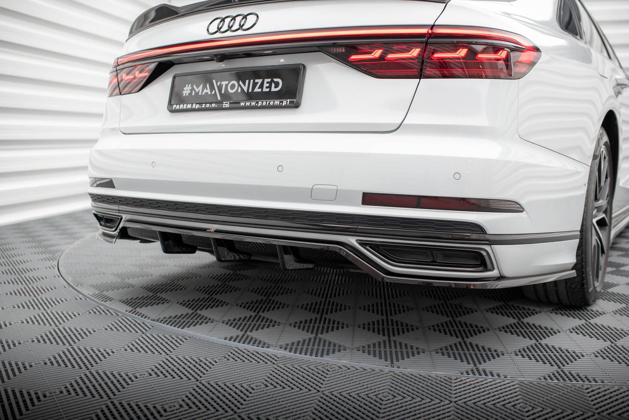 Street+ Mittlerer Diffusor RACE Heck Ansatz passend für Audi A8 S-Line D5 schwarz Hochglanz