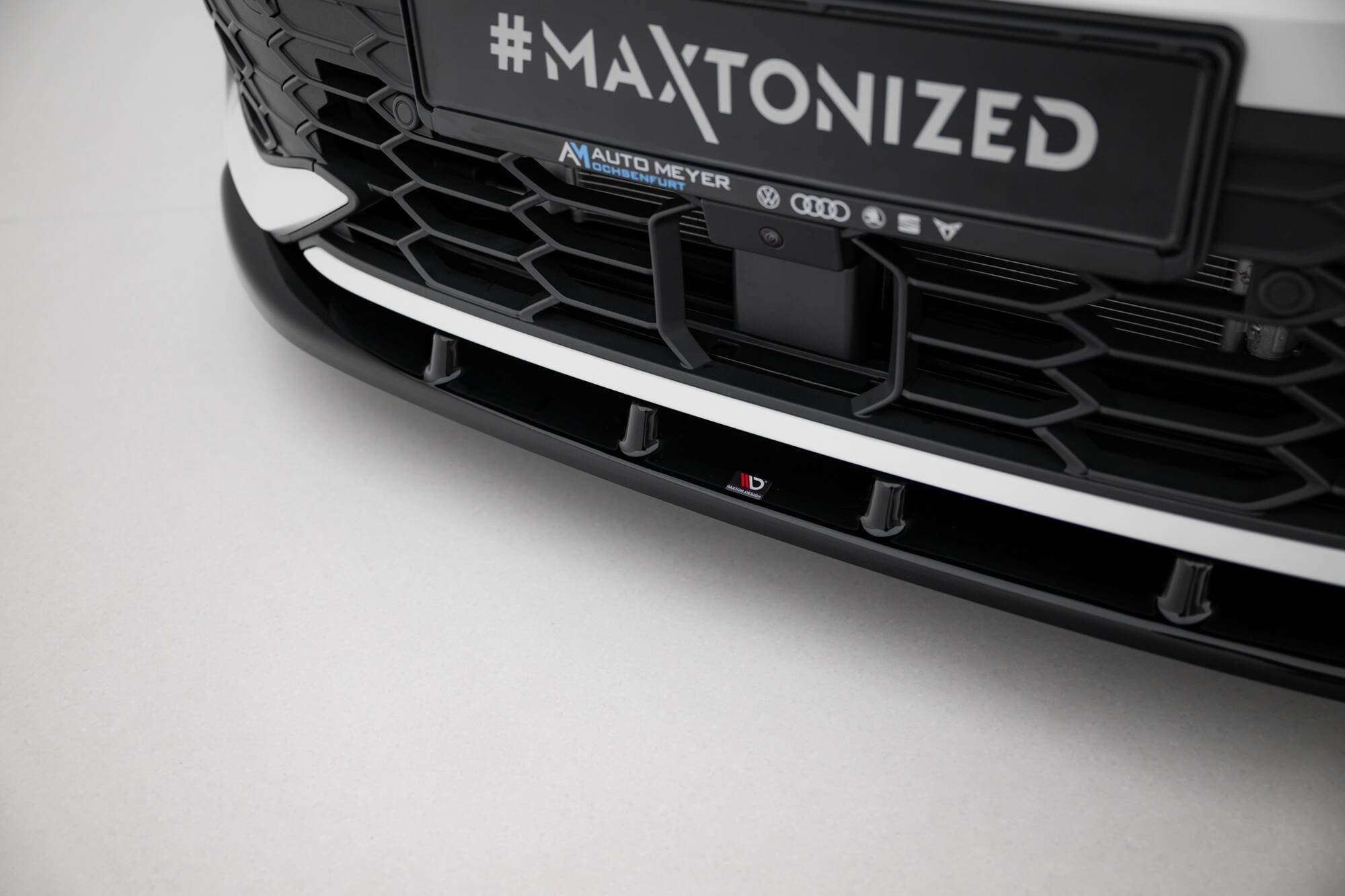 Street+ Spoilerlippe Front Ansatz V.1 passend für VW Golf GTI / GTE / R-Line Mk8 FL schwarz Hochglanz