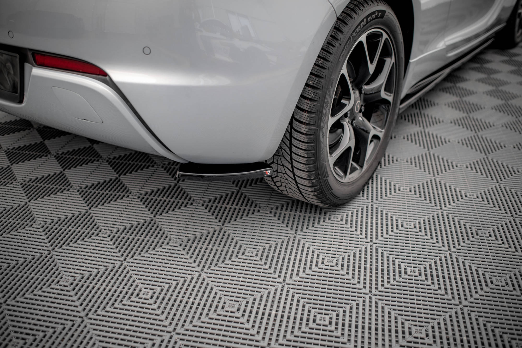 Street+ Heck Ansatz Flaps V.1 passend für Opel Astra GTC OPC-Line J schwarz Hochglanz