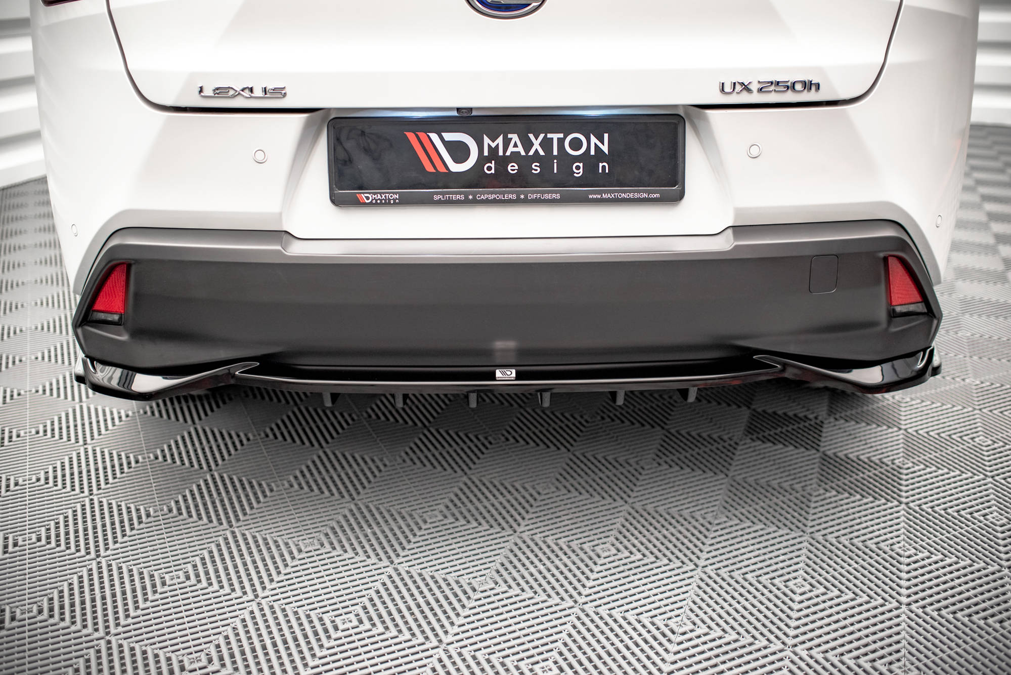 Street+ Mittlerer Diffusor RACE Heck Ansatz passend für Lexus UX Mk1 schwarz Hochglanz