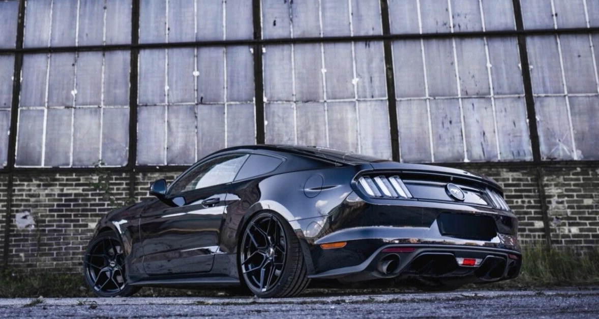 19 zoll Japan Racing JR34 Felgen für Ford Mustang LAE Schwarz Glanz 9,5x19