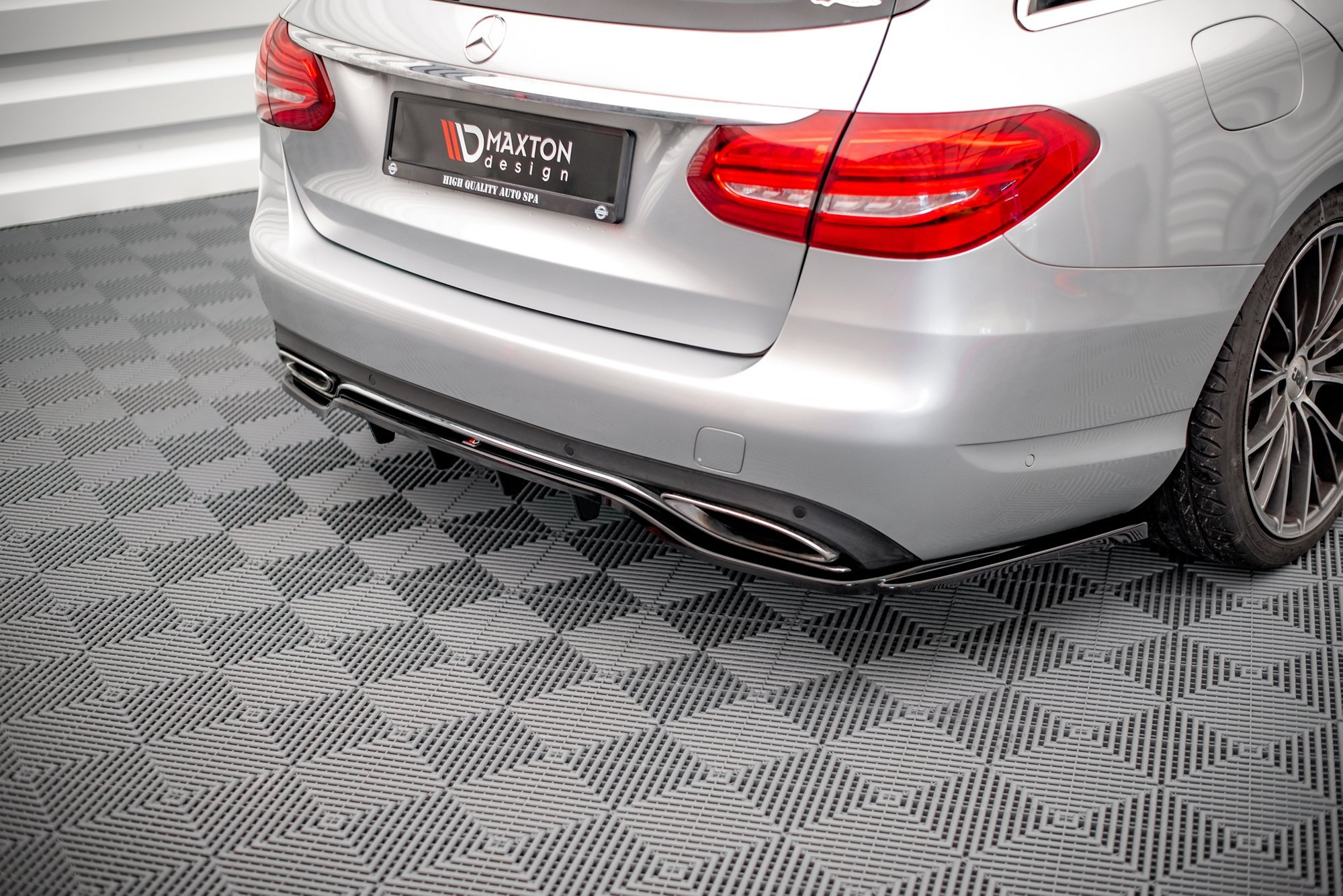 Street+ Mittlerer Diffusor RACE Heck Ansatz passend für Mercedes C W205 schwarz Hochglanz