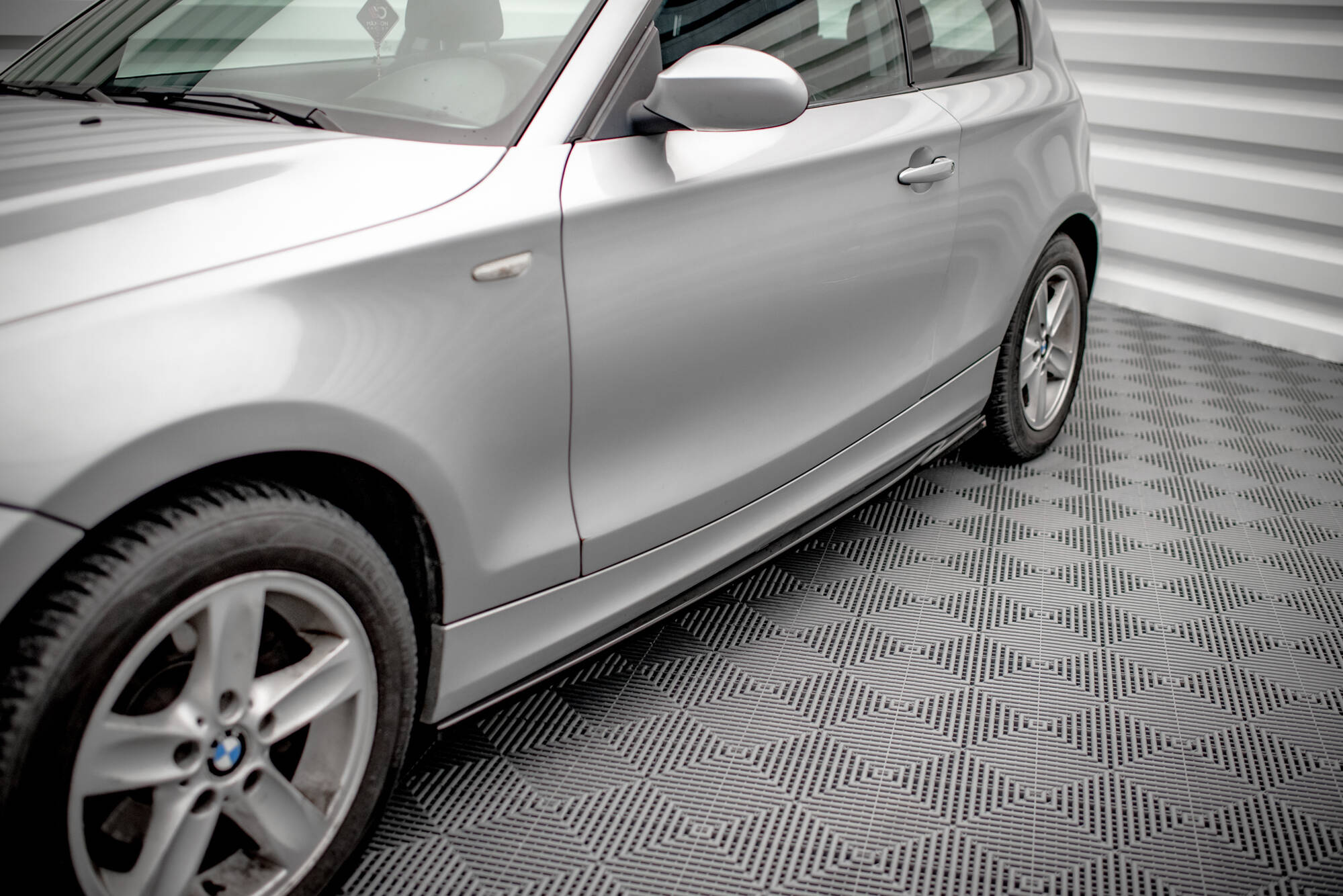 Street+ Seitenschweller Leisten V.2 passend für BMW 1er E81 FL schwarz Hochglanz