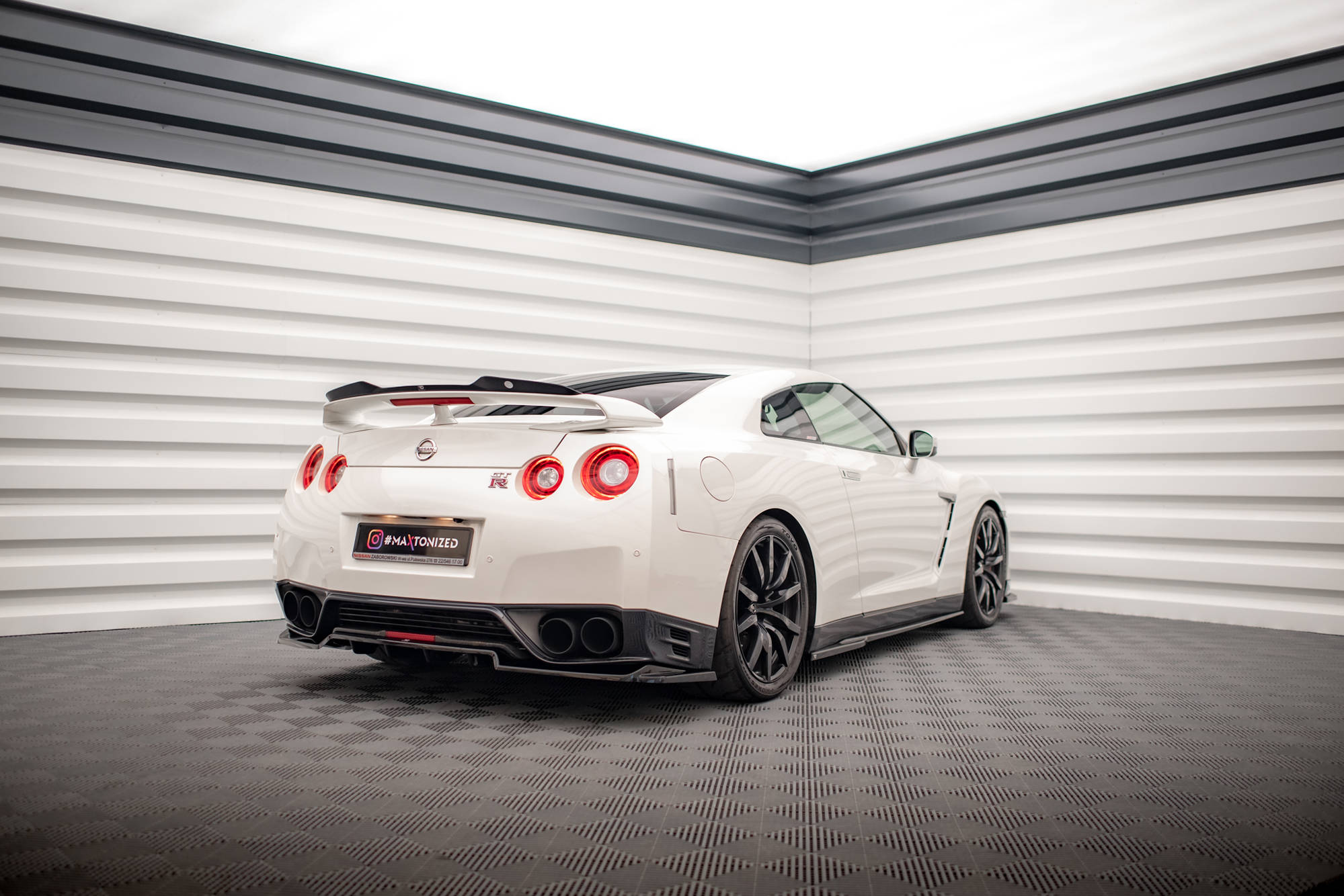 Street+ Seitenschweller Leisten passend für Nissan GTR R35 FL schwarz Hochglanz