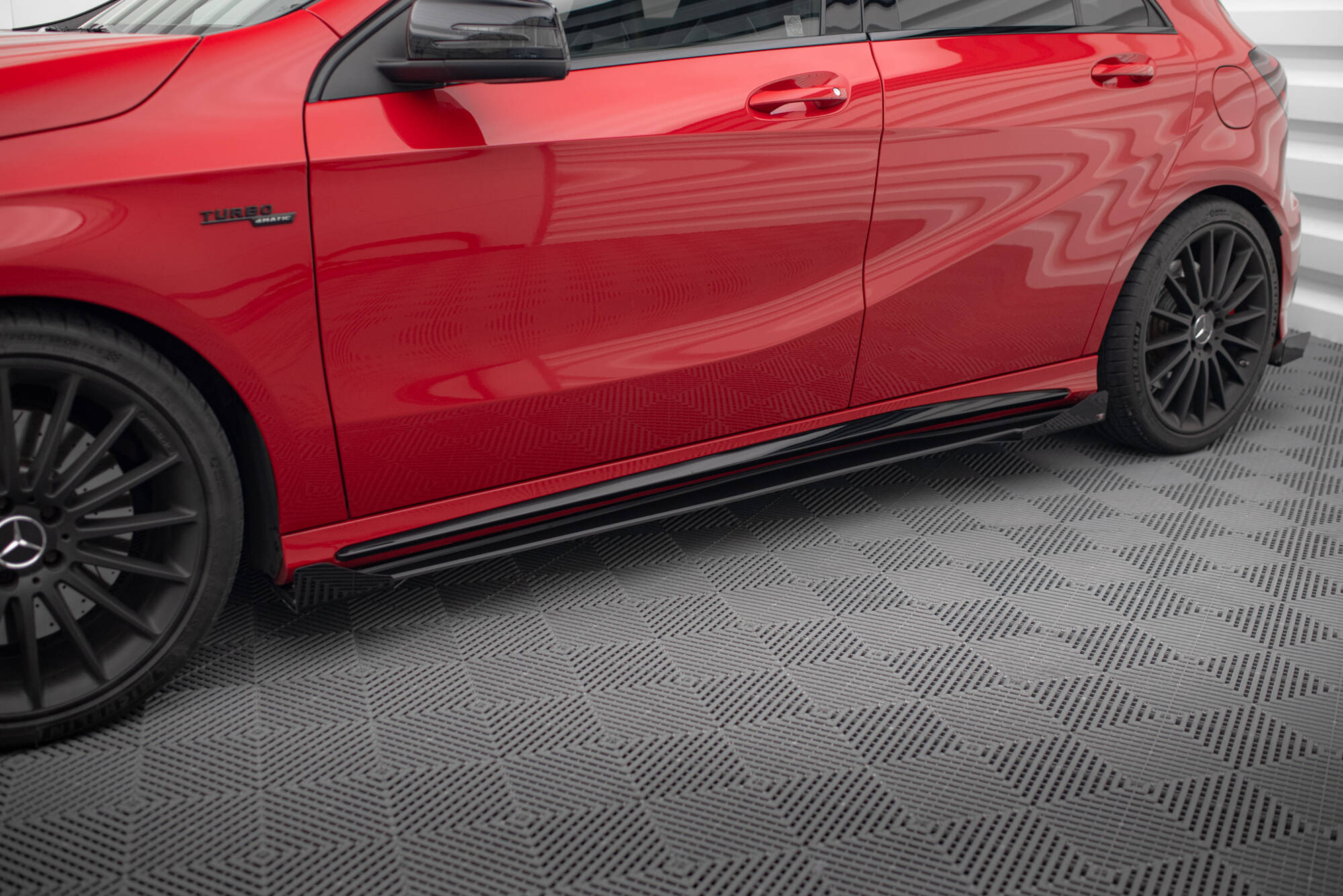 Street Pro Seitenschweller Leisten + Flaps passend für Mercedes A 45 AMG W176 FL schwarz Hochglanz