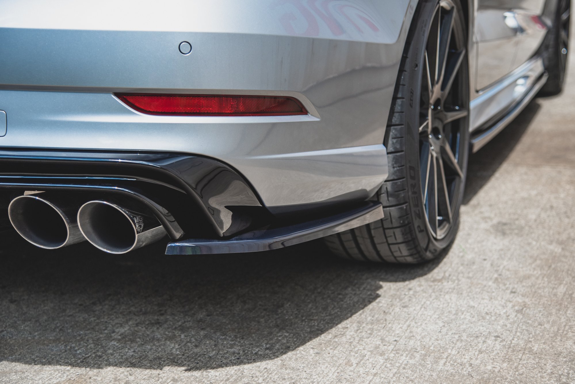Heck Ansatz Flaps Diffusor V.2 für Audi S3 Limousine 8V Facelift schwarz Hochglanz