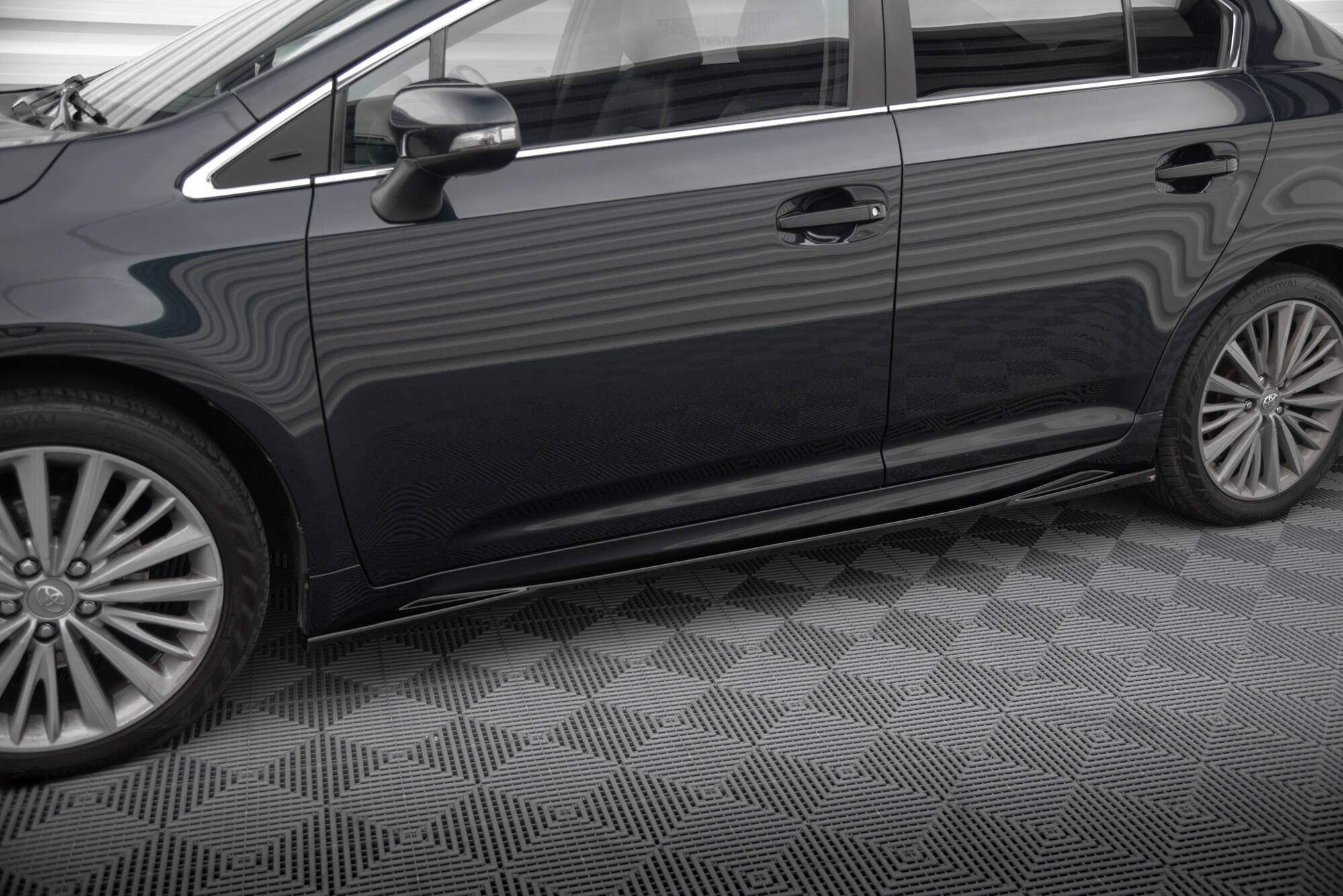 Street+ Seitenschweller Leisten passend für Toyota Avensis Mk3 FL schwarz Hochglanz