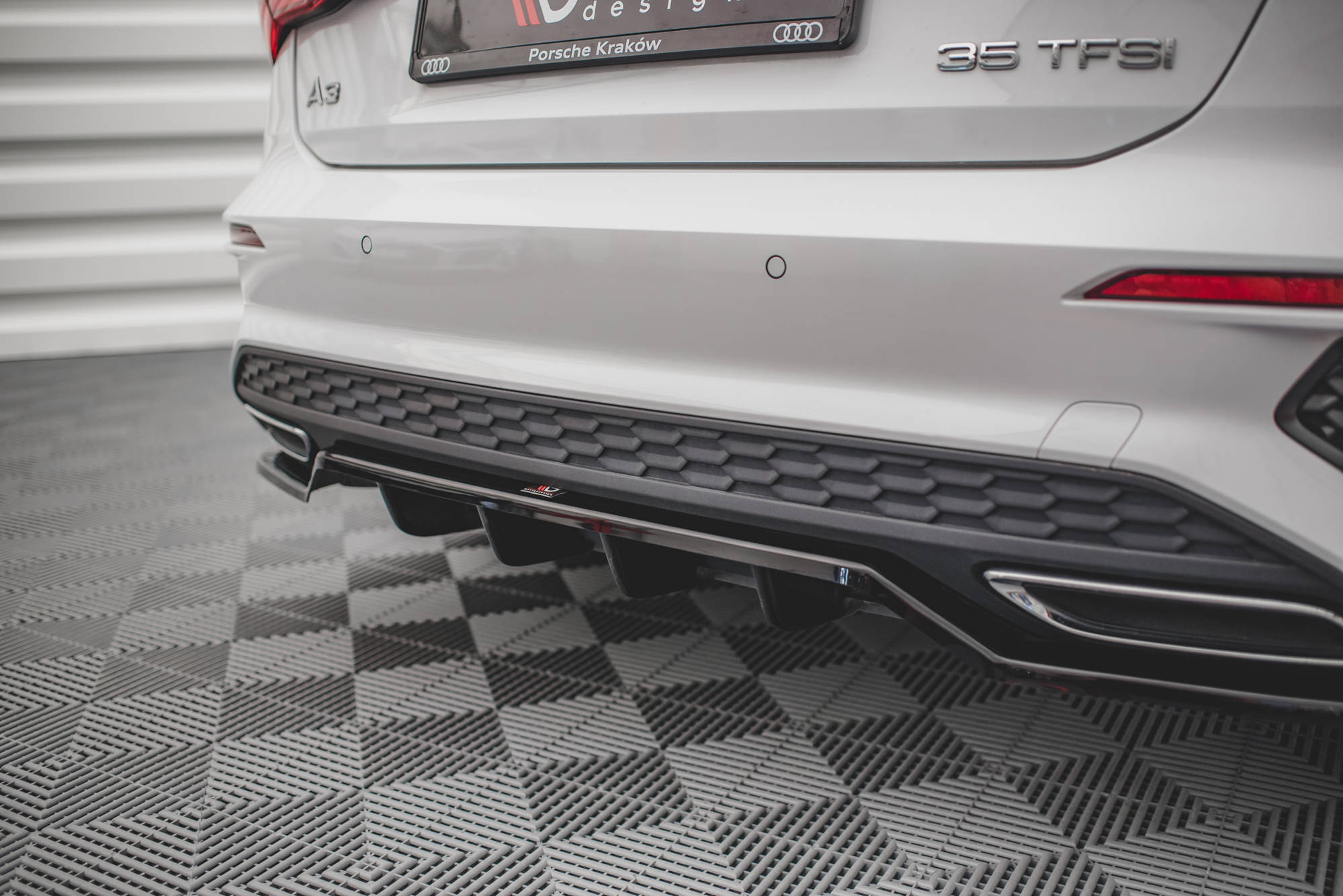 Street+ Mittlerer Diffusor RACE Heck Ansatz passend für Audi A3 S-Line Sportback 8Y schwarz Hochglanz
