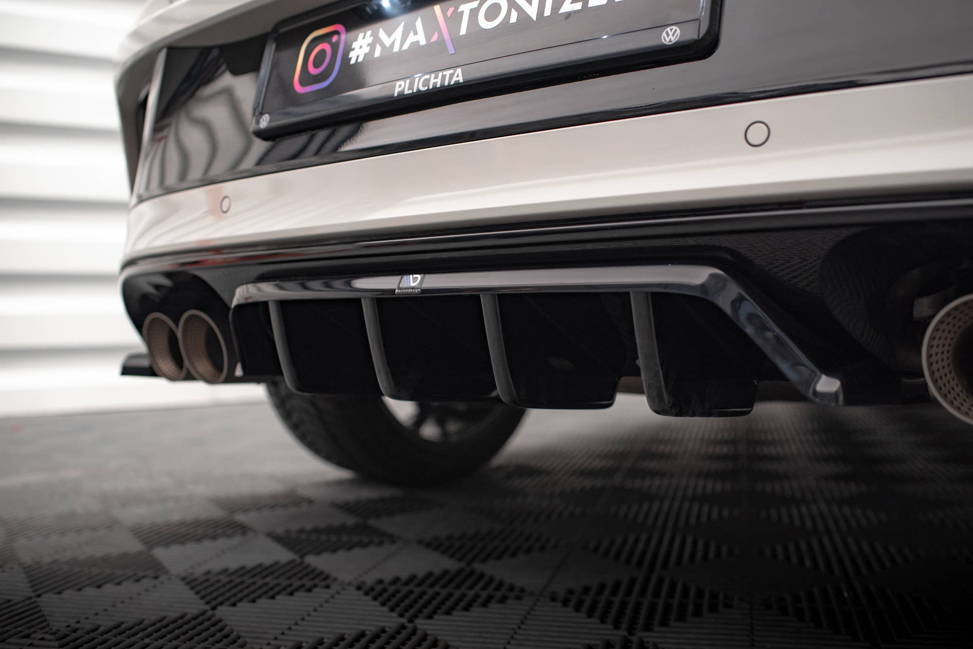 Street+ Mittlerer Diffusor RACE Heck Ansatz passend für VW T-Roc R / R-Line Mk1 FL schwarz Hochglanz