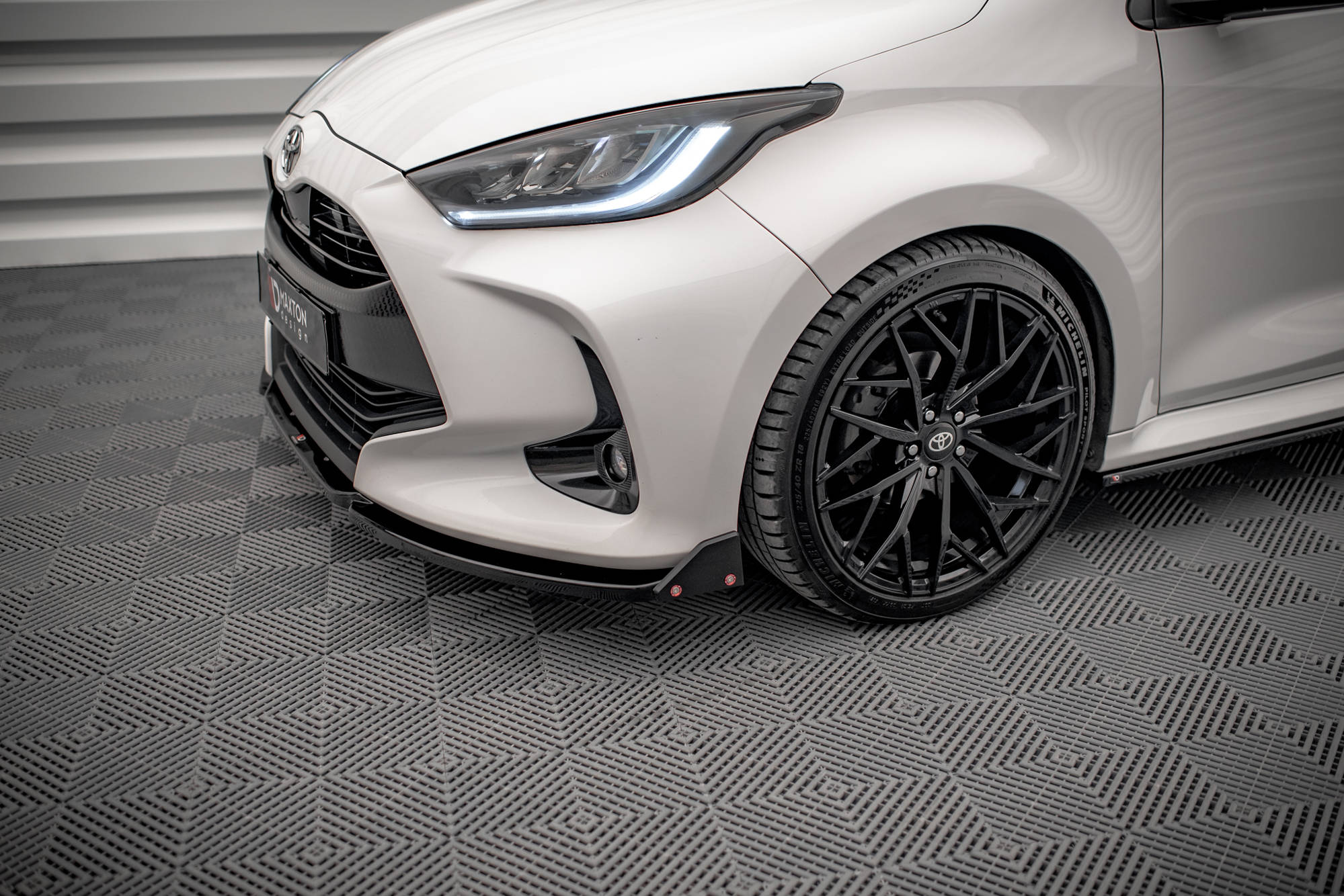 Street+ Spoilerlippe Front Ansatz V.1 + Flaps passend für Toyota Yaris Mk4