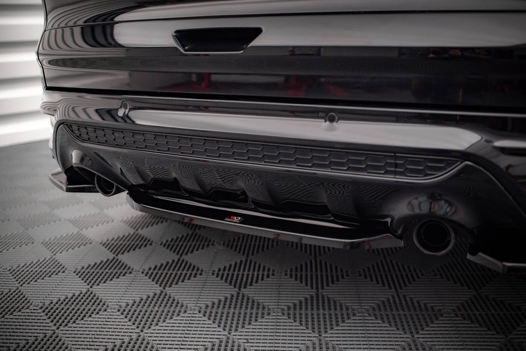 Street+ Mittlerer Diffusor Heck Ansatz passend für Ford Escape ST-Line Mk3 schwarz Hochglanz