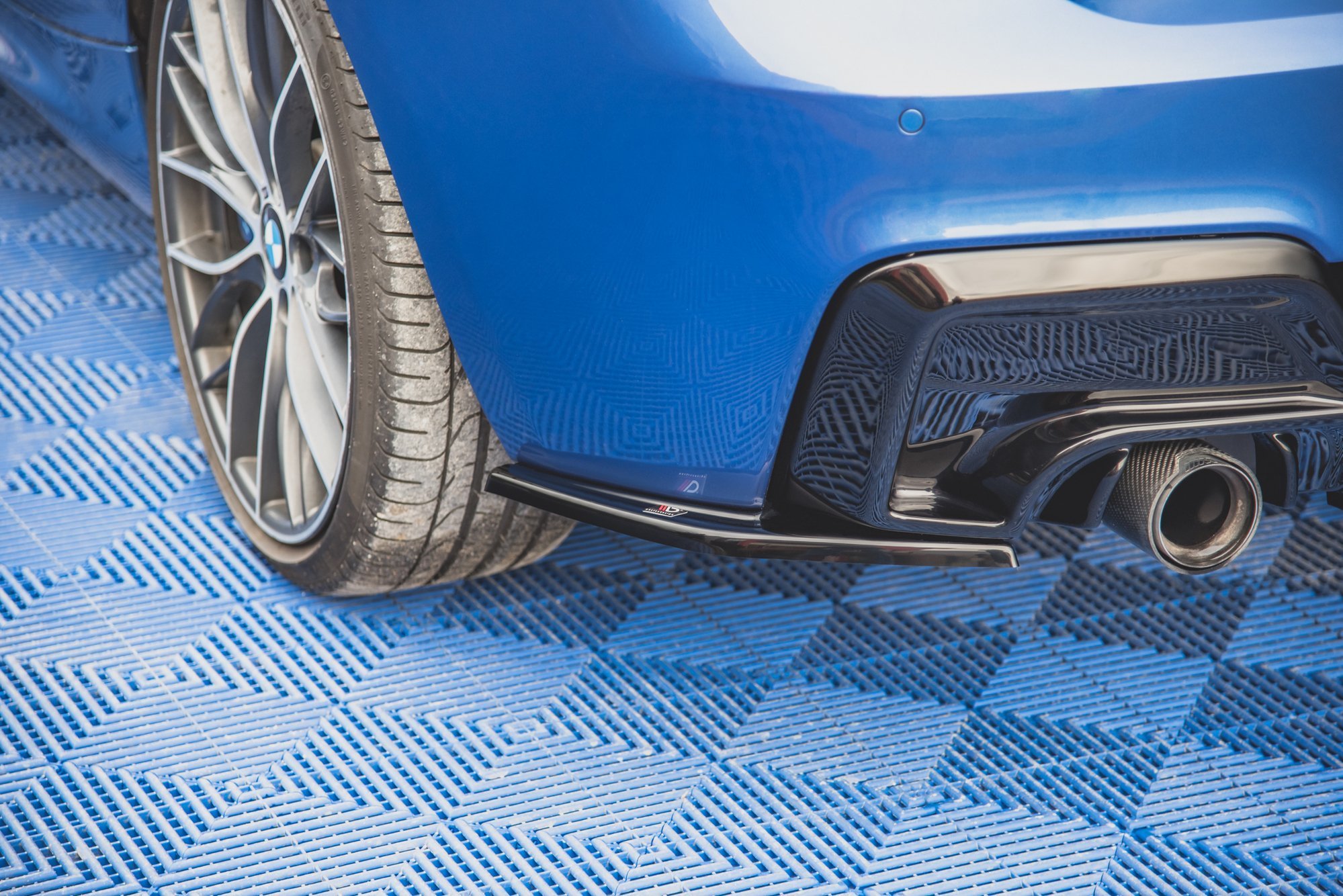 Street+ Heck Ansatz Flaps V.2 passend für BMW M135i F20 schwarz Hochglanz
