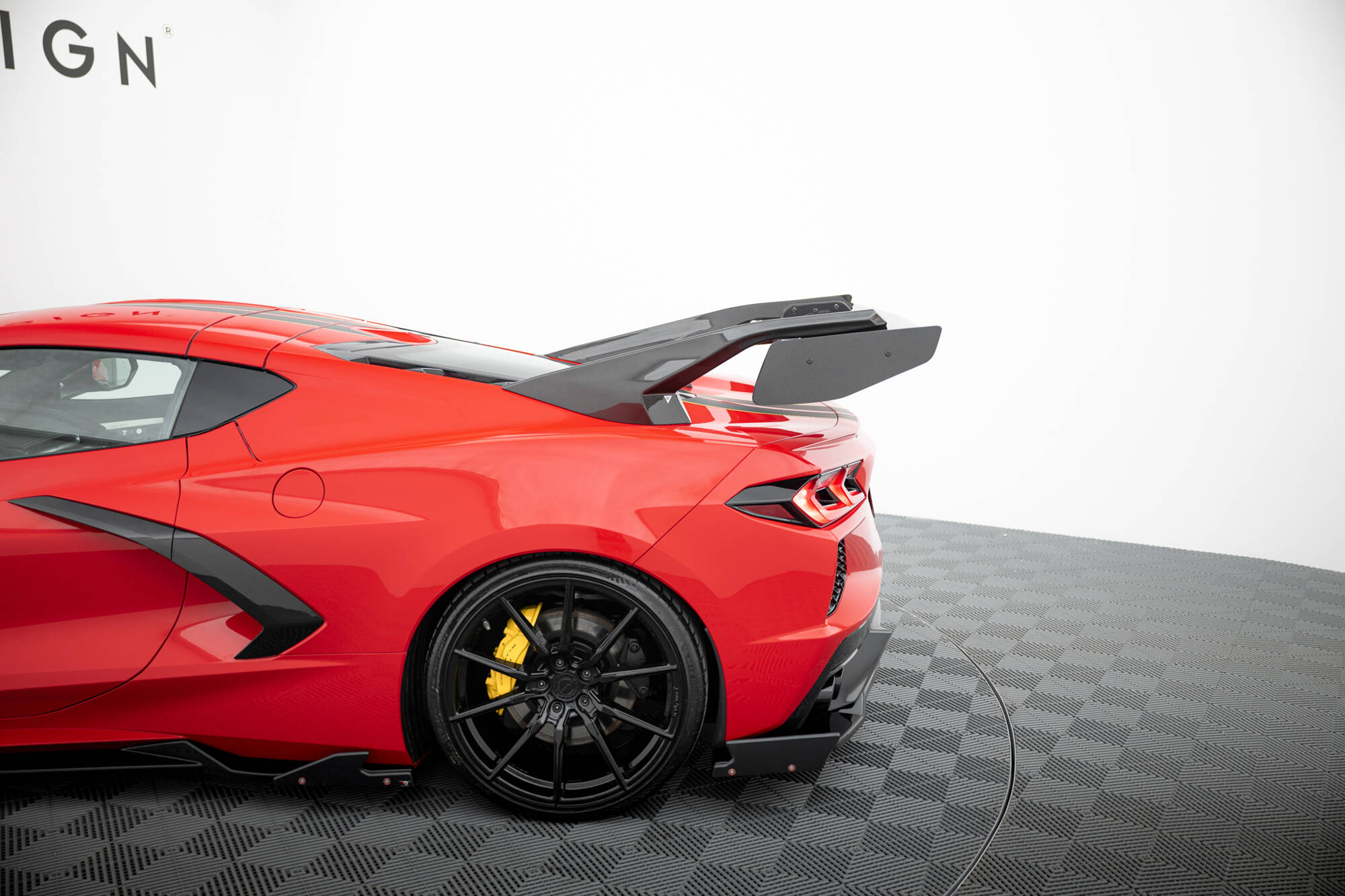 Carbon Heck Spoiler Heckflügel + LED passend für Chevrolet Corvette C8
