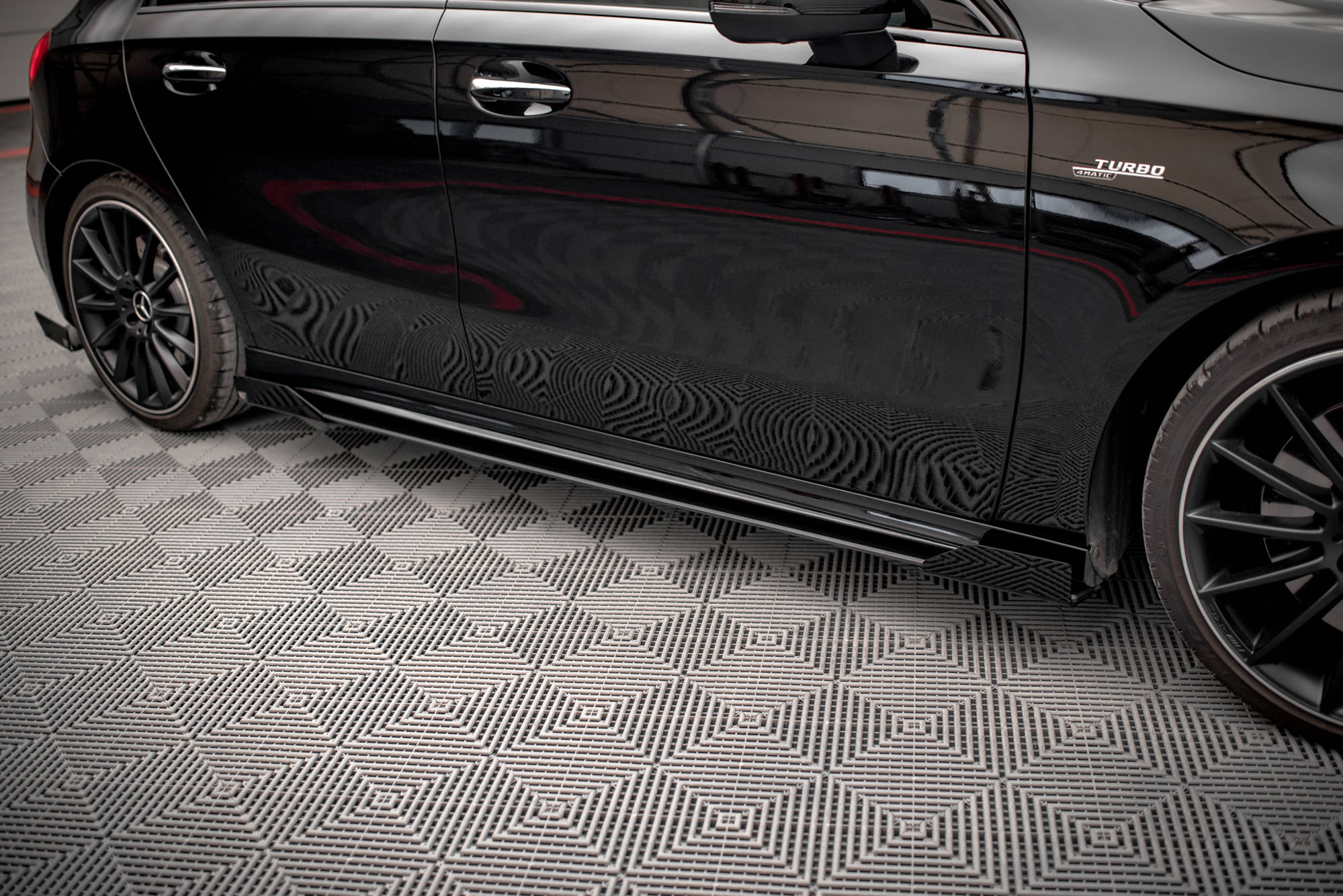 Street Pro Seitenschweller Leisten + Flaps passend für Mercedes A35 AMG / AMG-Line Aero Pack W177 schwarz Hochglanz