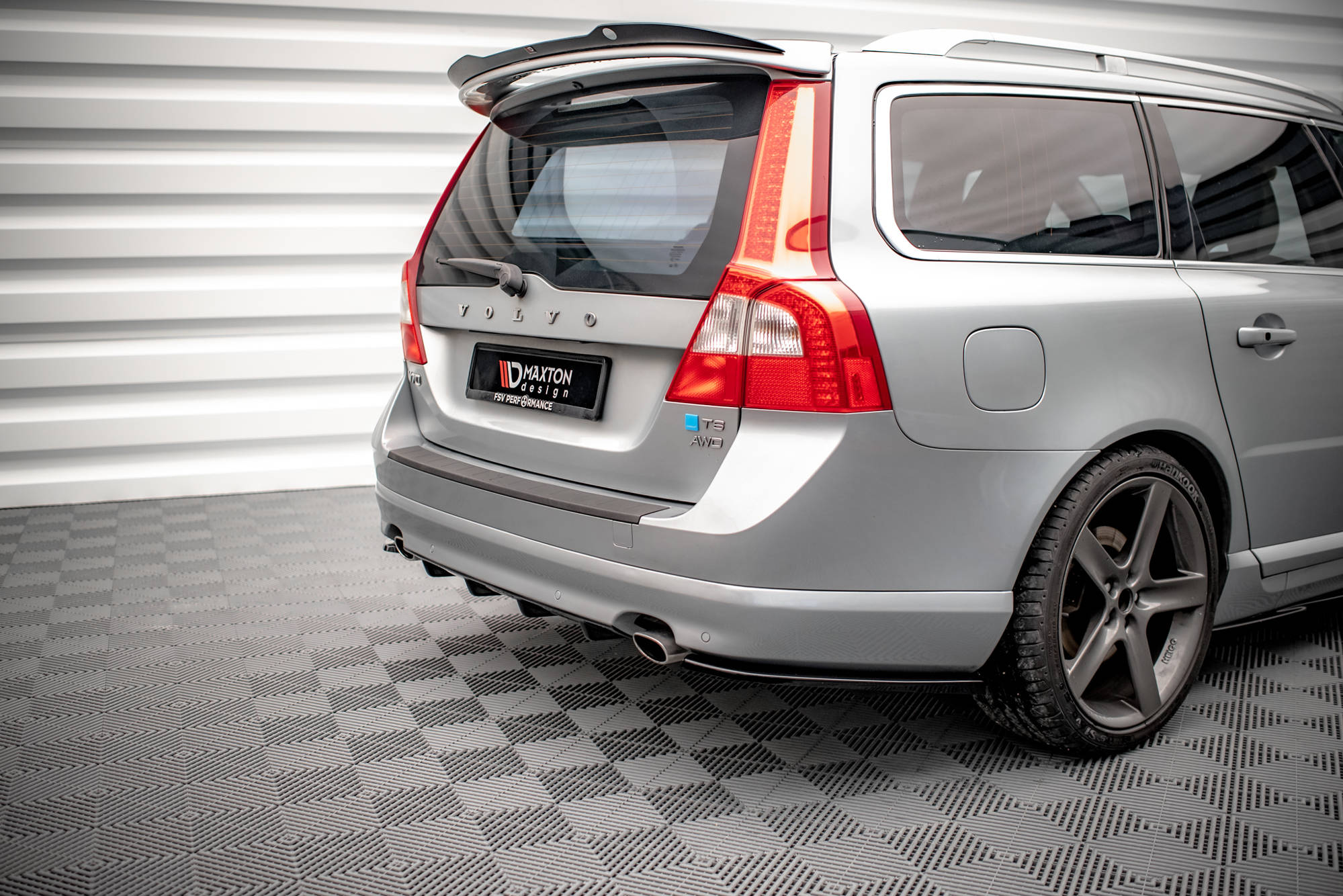 Street+ Heck Ansatz Flaps passend für Volvo V70 Mk3 schwarz Hochglanz