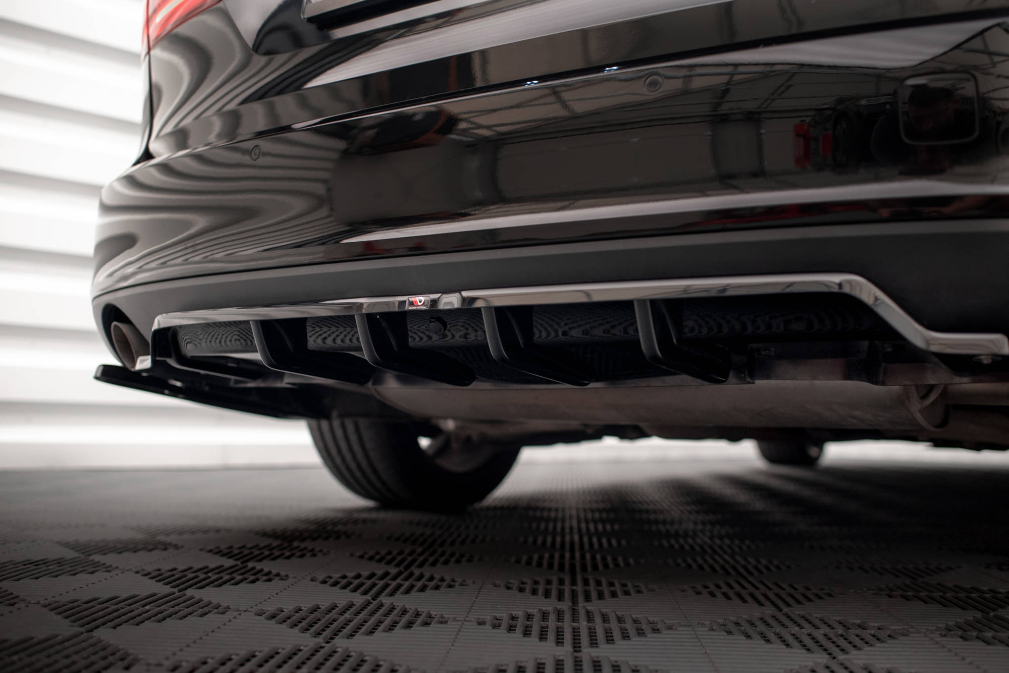 Street+ Mittlerer Diffusor RACE Heck Ansatz V.2 passend für Volvo V90 Mk2 schwarz Hochglanz