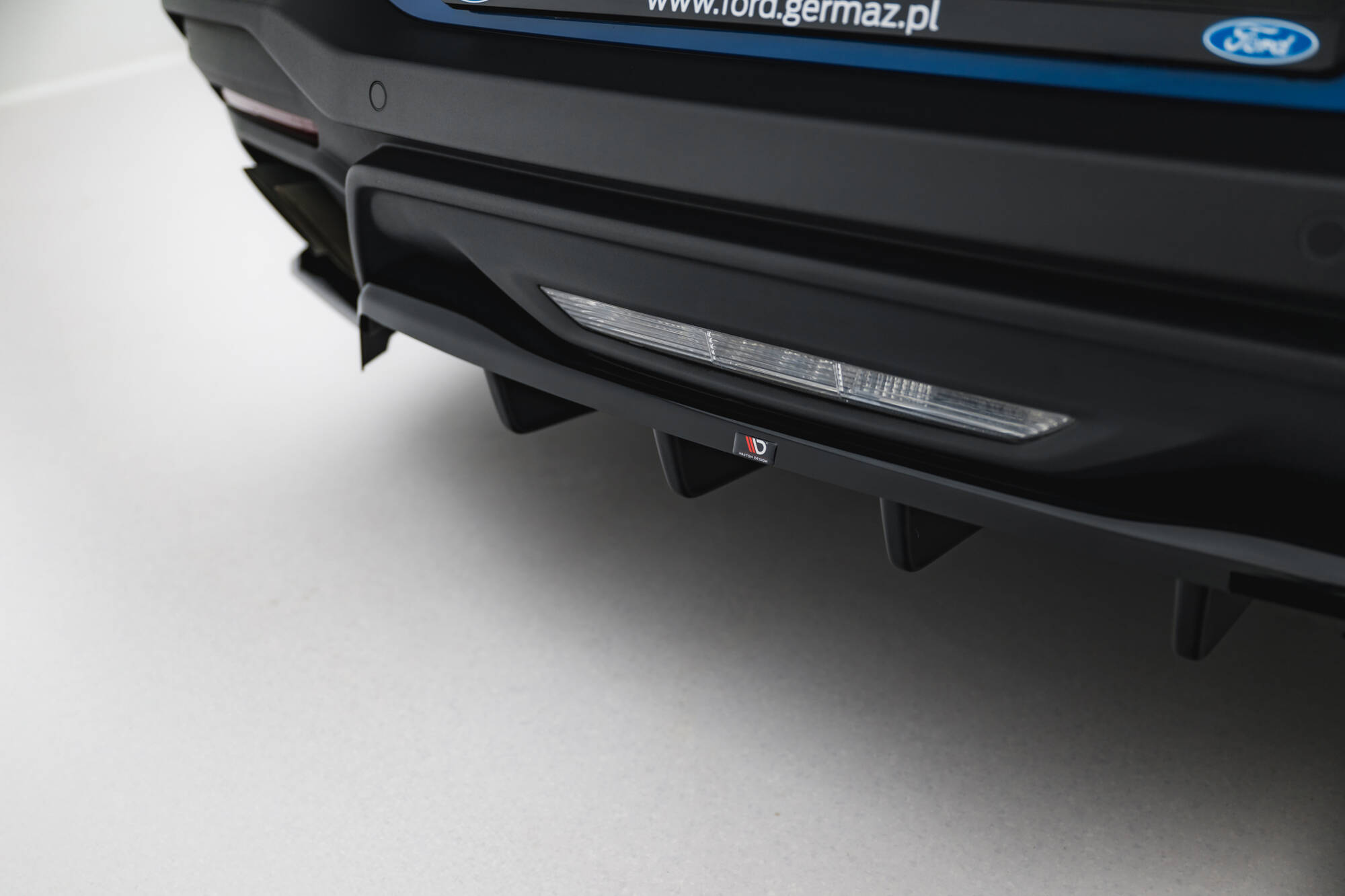 Street+ Mittlerer Diffusor RACE Heck Ansatz passend für Ford Mustang GT Mk7 schwarz Hochglanz