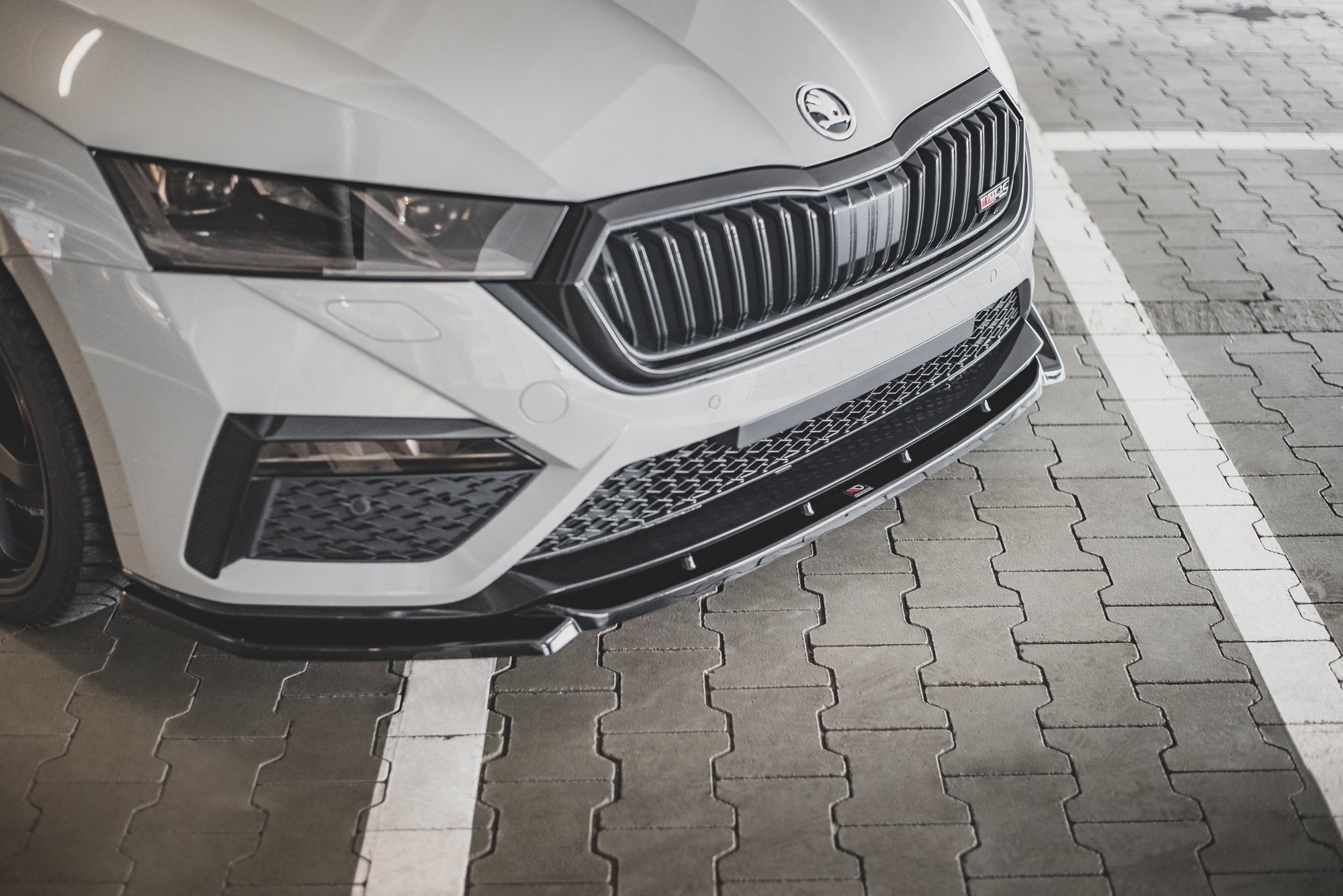 Street+ Spoilerlippe Front Ansatz V.3 passend für Skoda Octavia RS Mk4 schwarz Hochglanz
