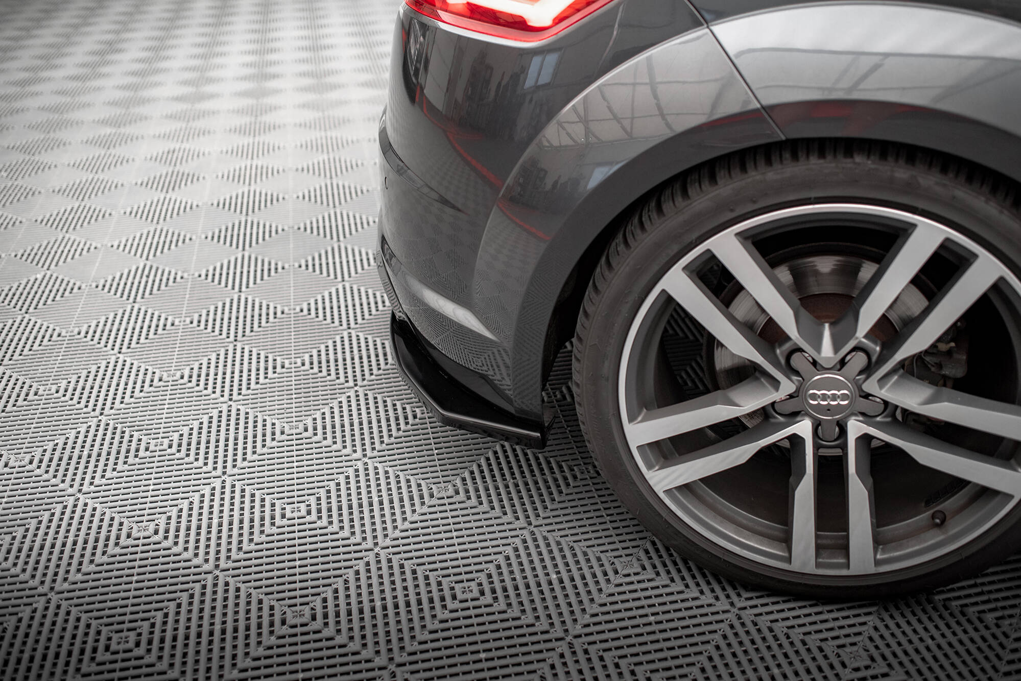 Street+ Heck Ansatz Flaps V.2 passend für Audi TT S-Line 8S schwarz Hochglanz
