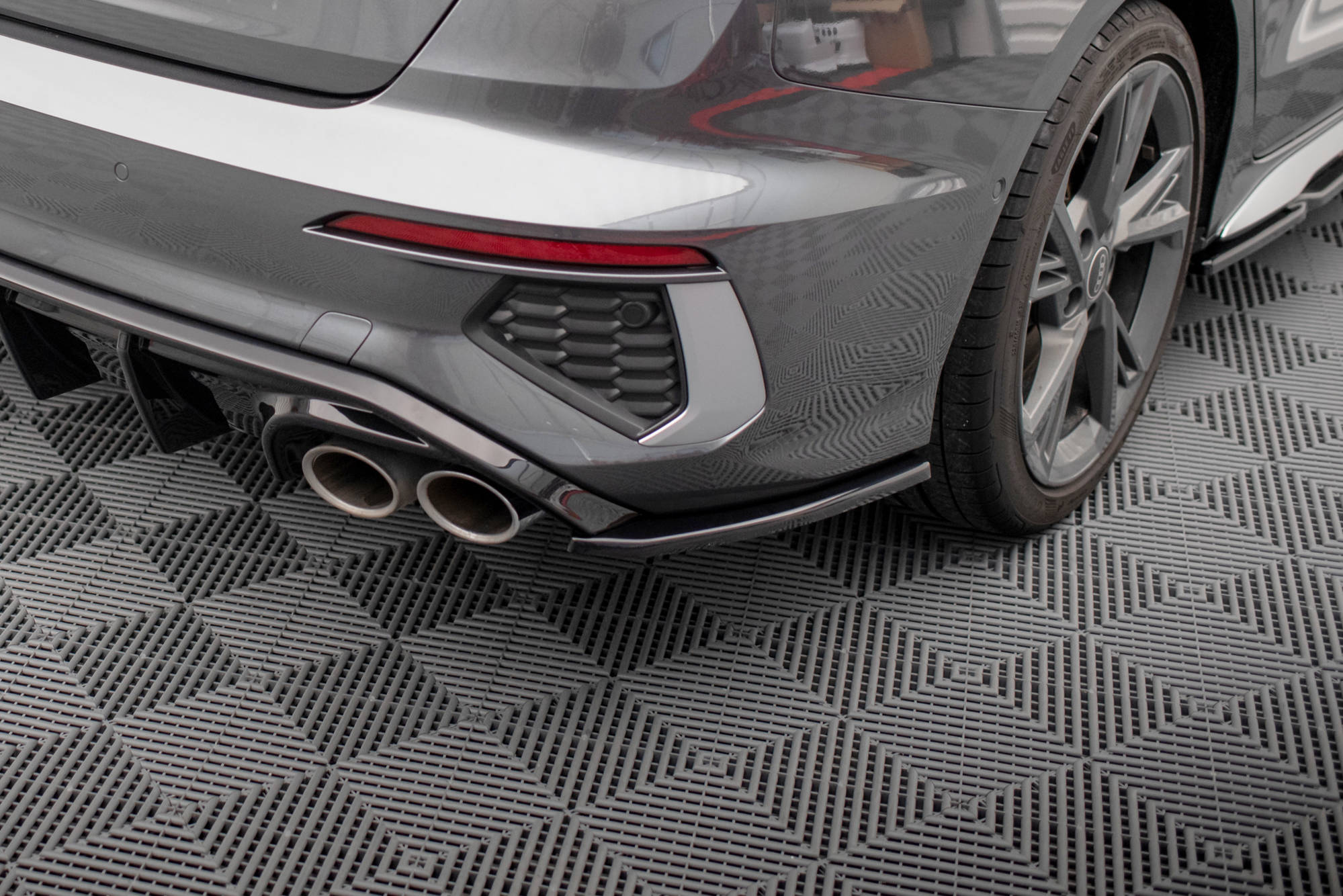 Street+ Heck Ansatz Flaps V.2 passend für Audi S3 Limousine 8Y schwarz Hochglanz