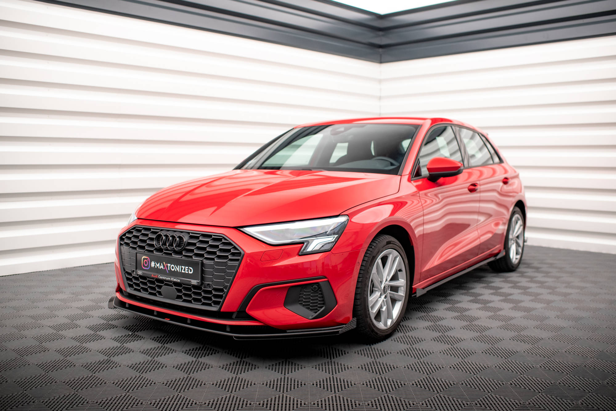 Street Pro Spoilerlippe Front Ansatz passend für Audi A3 8Y rot+ Hochglanz Flaps