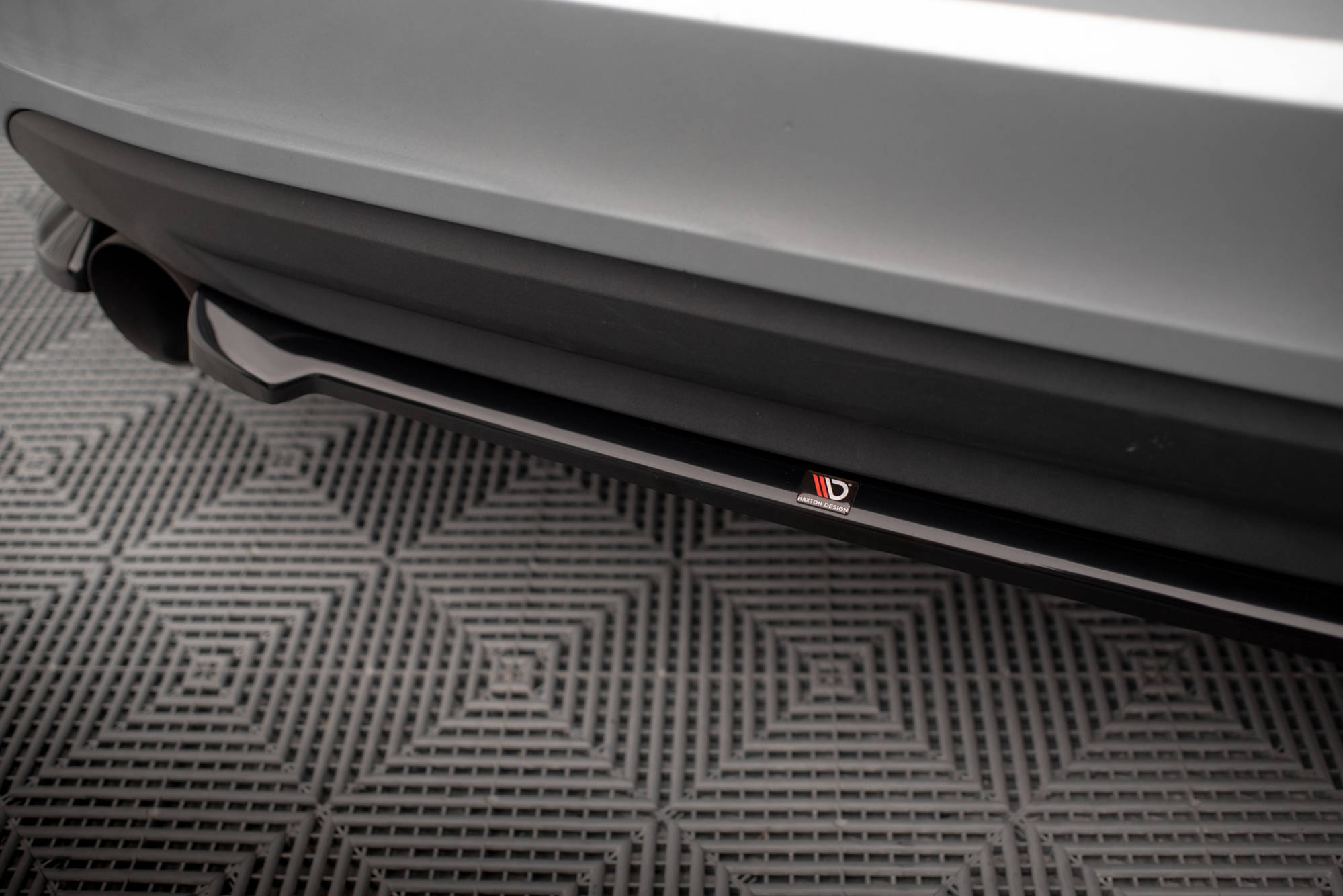 Street+ Mittlerer Diffusor Heck Ansatz passend für Volvo S60 R-Design Mk2 schwarz Hochglanz
