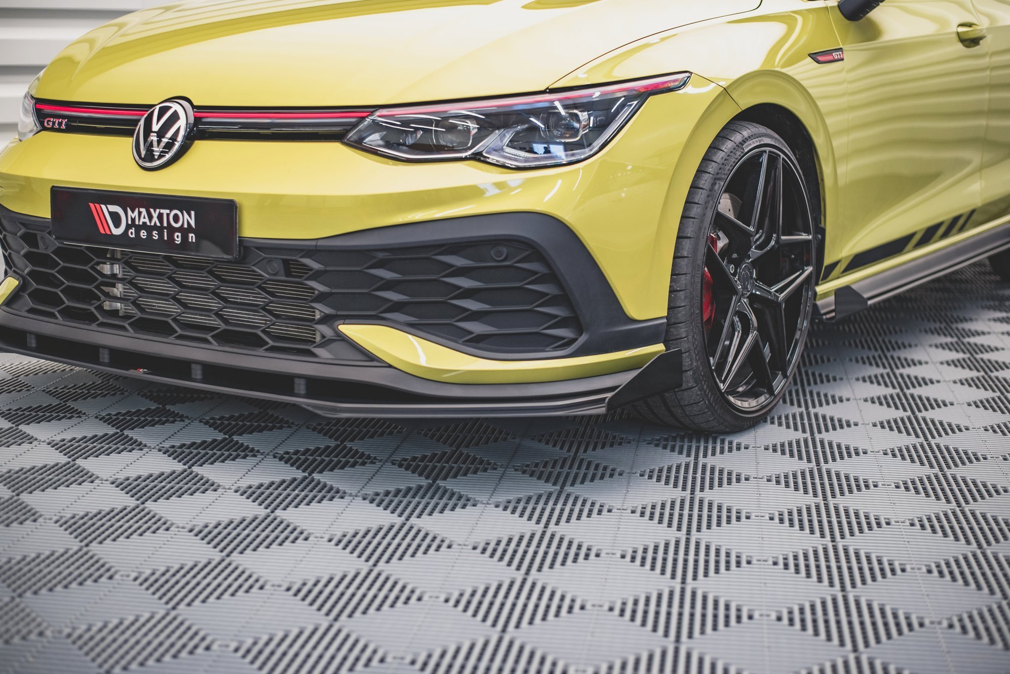 Street Pro Spoilerlippe Front Ansatz + Flaps passend für VW Golf GTI Clubsport Mk8 schwarz Hochglanz