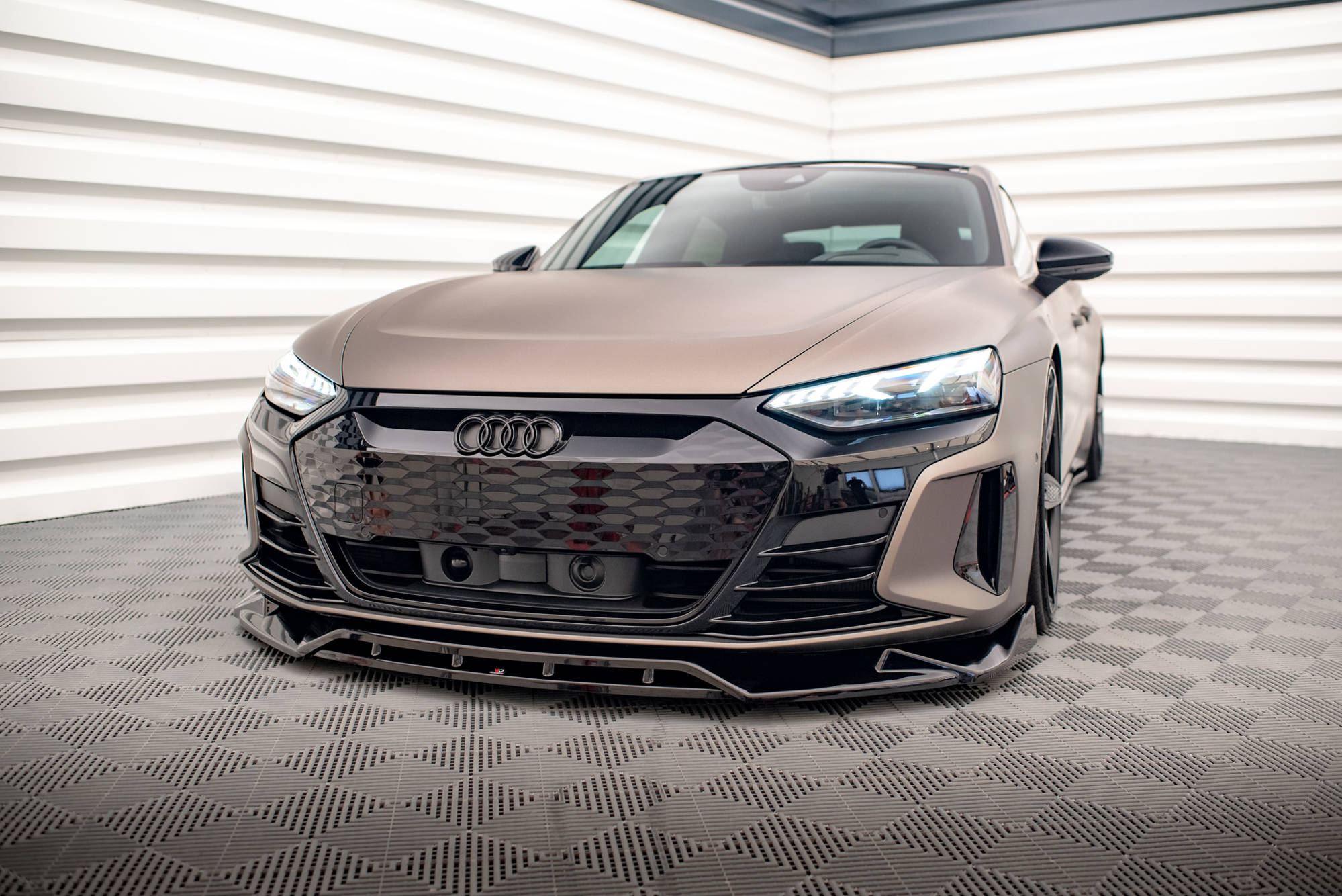 Street+ Spoilerlippe Front Ansatz V.2 passend für Audi e-Tron GT / RS GT Mk1 schwarz Hochglanz