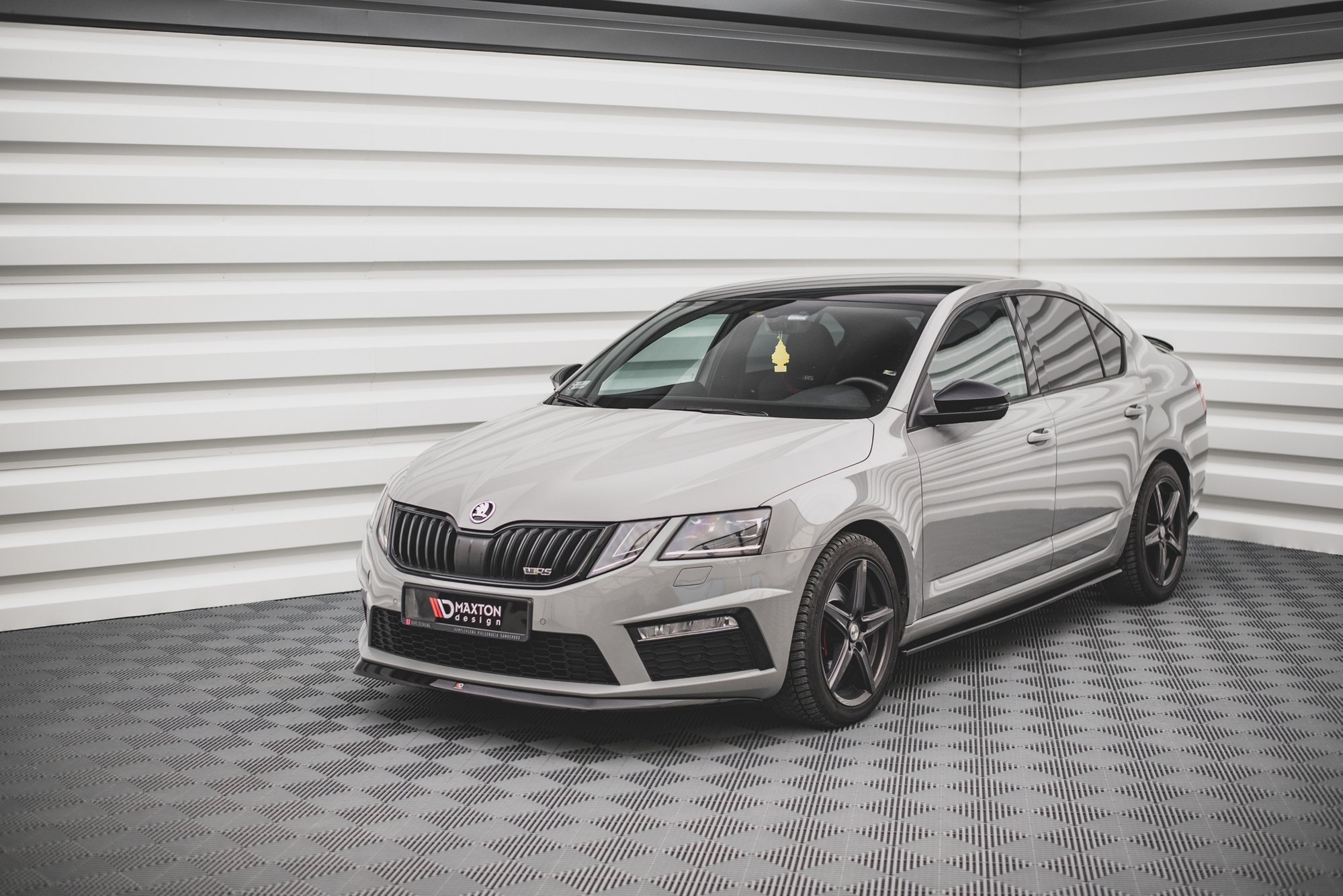 Street+ Spoilerlippe Front Ansatz V.1 passend für Skoda Octavia RS Mk3 FL schwarz Hochglanz