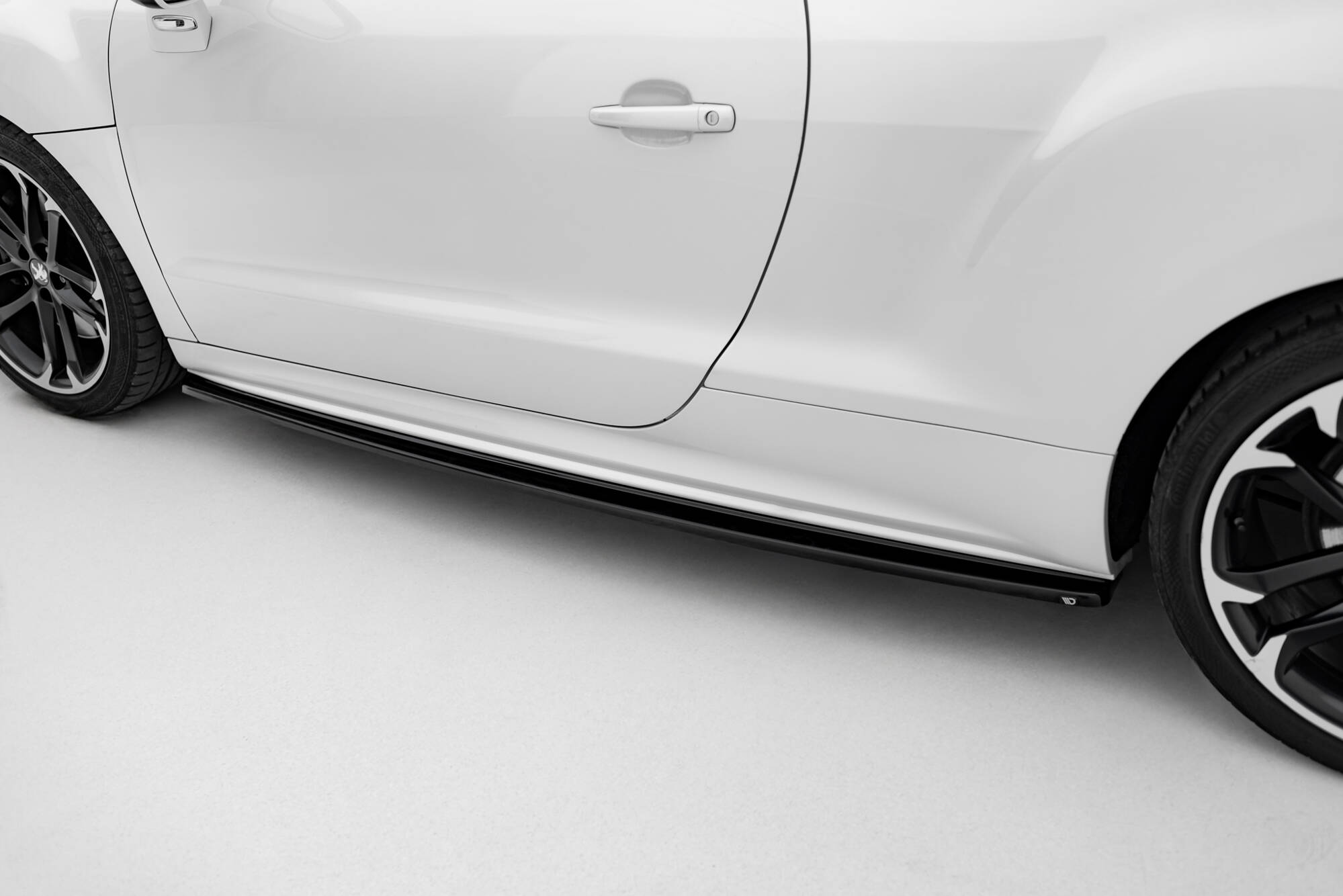 Street+ Seitenschweller Leisten passend für Peugeot RCZ Mk1 / Mk1 FL schwarz Hochglanz