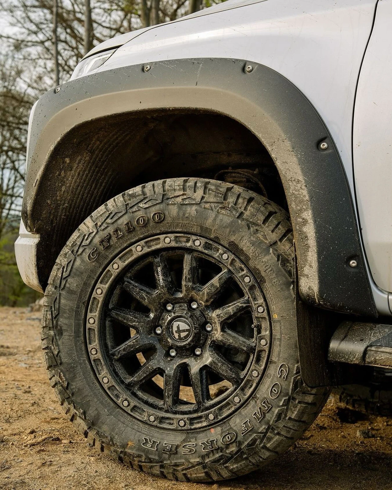 18 Zoll TN Offroad Tomason Alu Felgen für Toyota Hilux Pickup N2 SUV 9x18