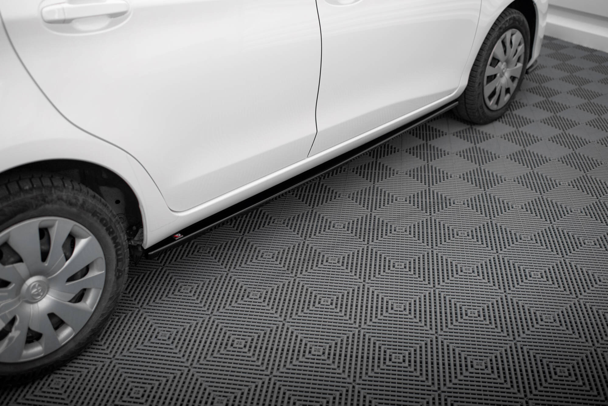 Street+ Seitenschweller Leisten passend für Toyota Yaris Mk3 FL schwarz Hochglanz