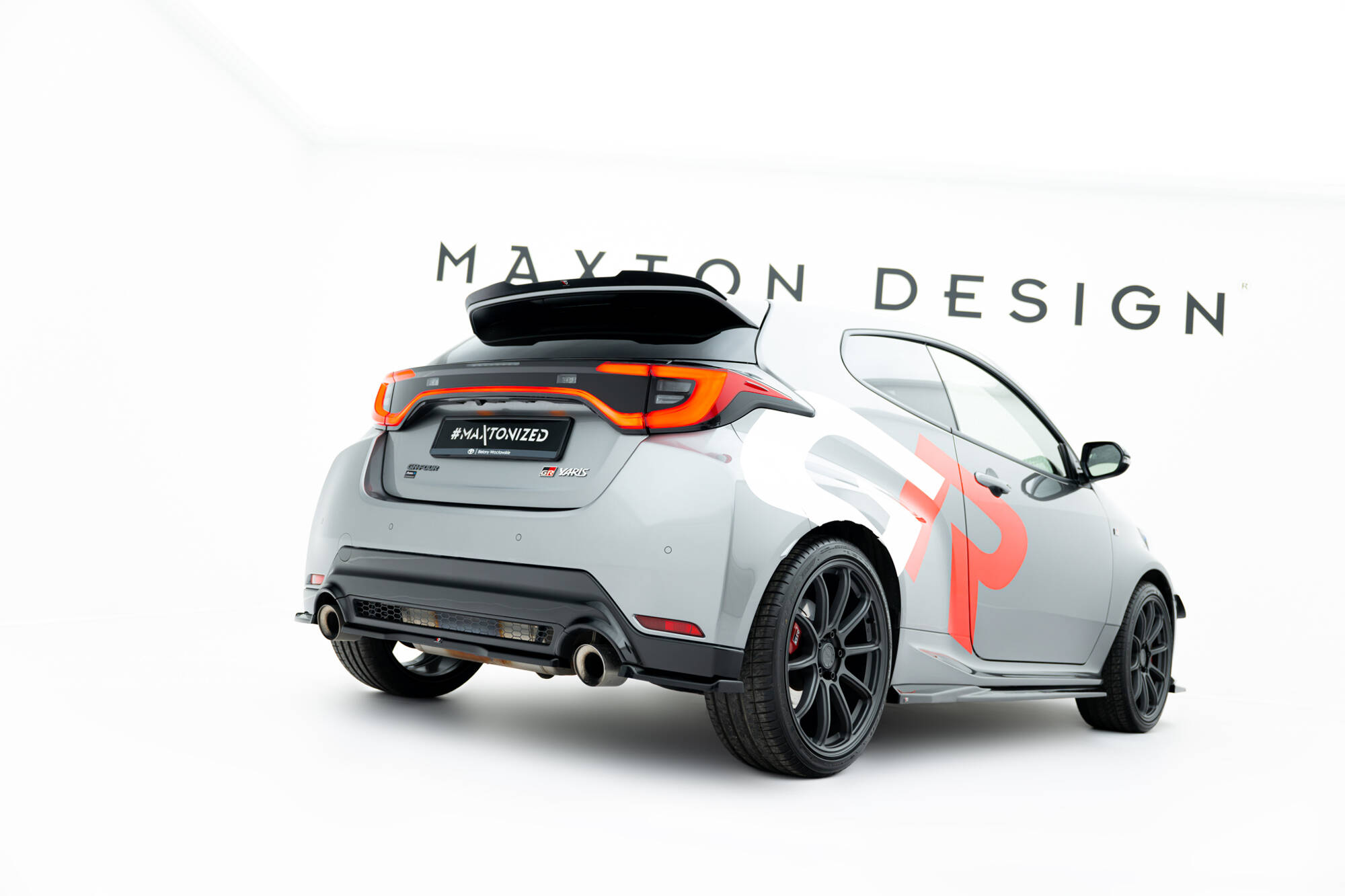 Street+ Mittlerer Diffusor Heck Ansatz passend für Toyota GR Yaris Mk4 FL schwarz Hochglanz