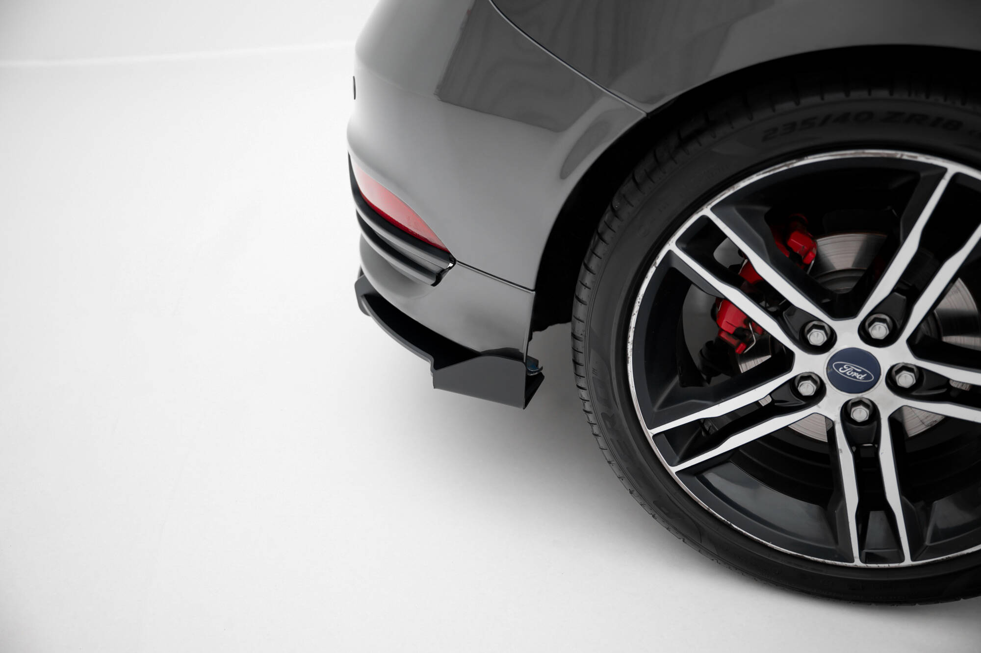 Hintere Seiten Flaps passend für Ford Focus ST Mk3 FL schwarz Hochglanz