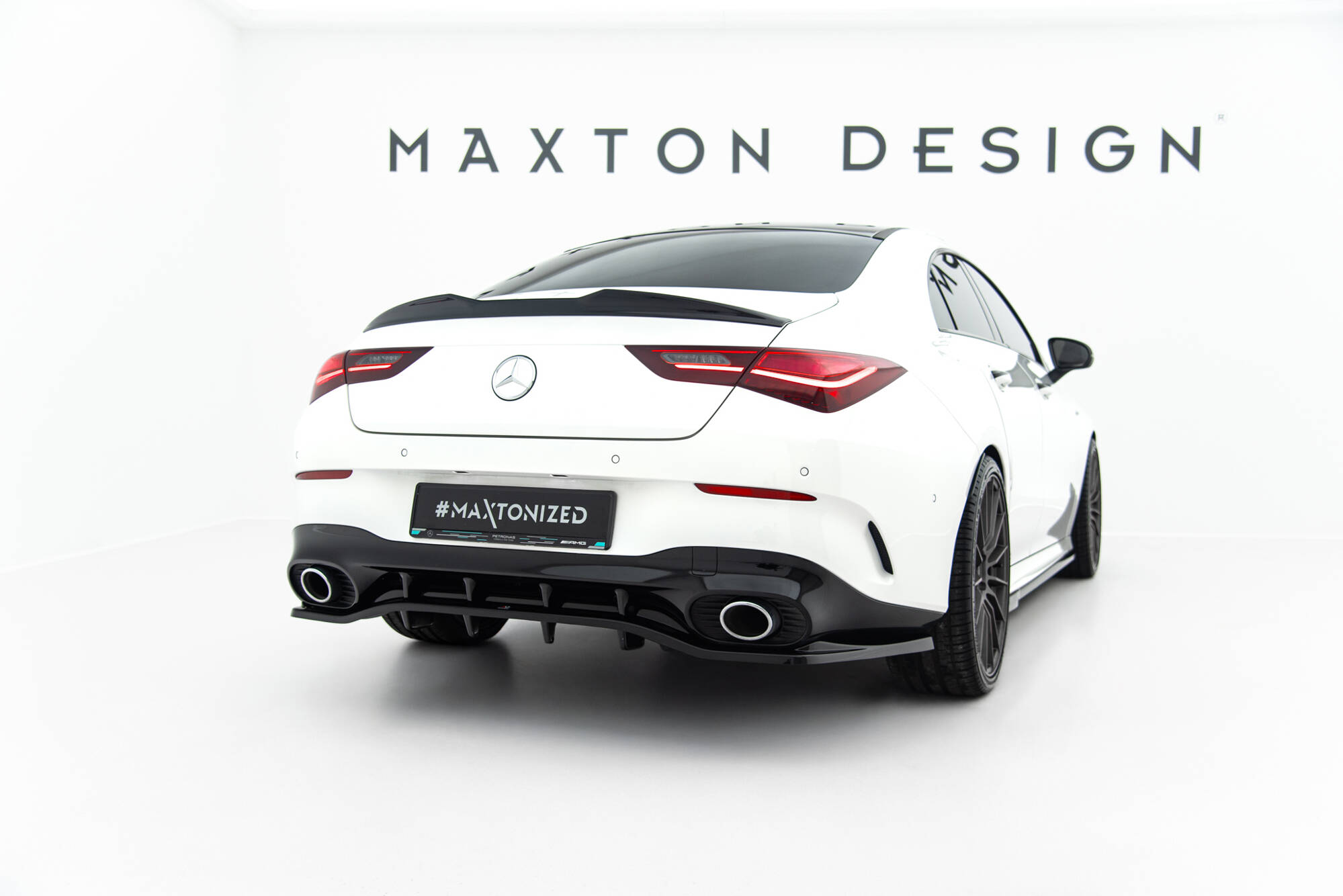 Street+ Mittlerer Diffusor RACE Heck Ansatz passend für Mercedes-AMG CLA 35 / 45 Coupe / Shooting Brake C118 FL / X118 FL schwarz Hochglanz