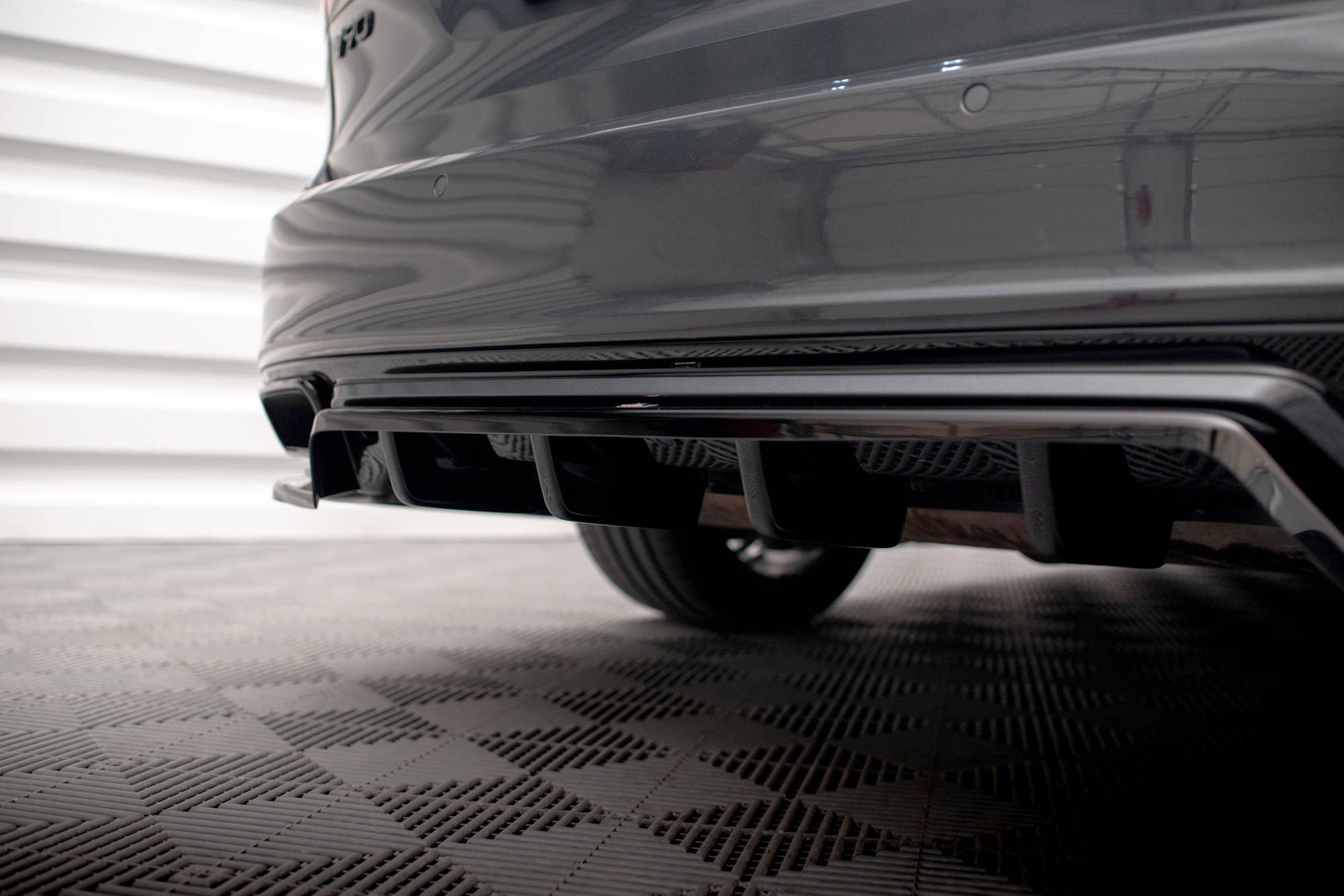 Street+ Mittlerer Diffusor RACE Heck Ansatz passend für Volvo V90 / S90 R-Design Mk2 schwarz Hochglanz