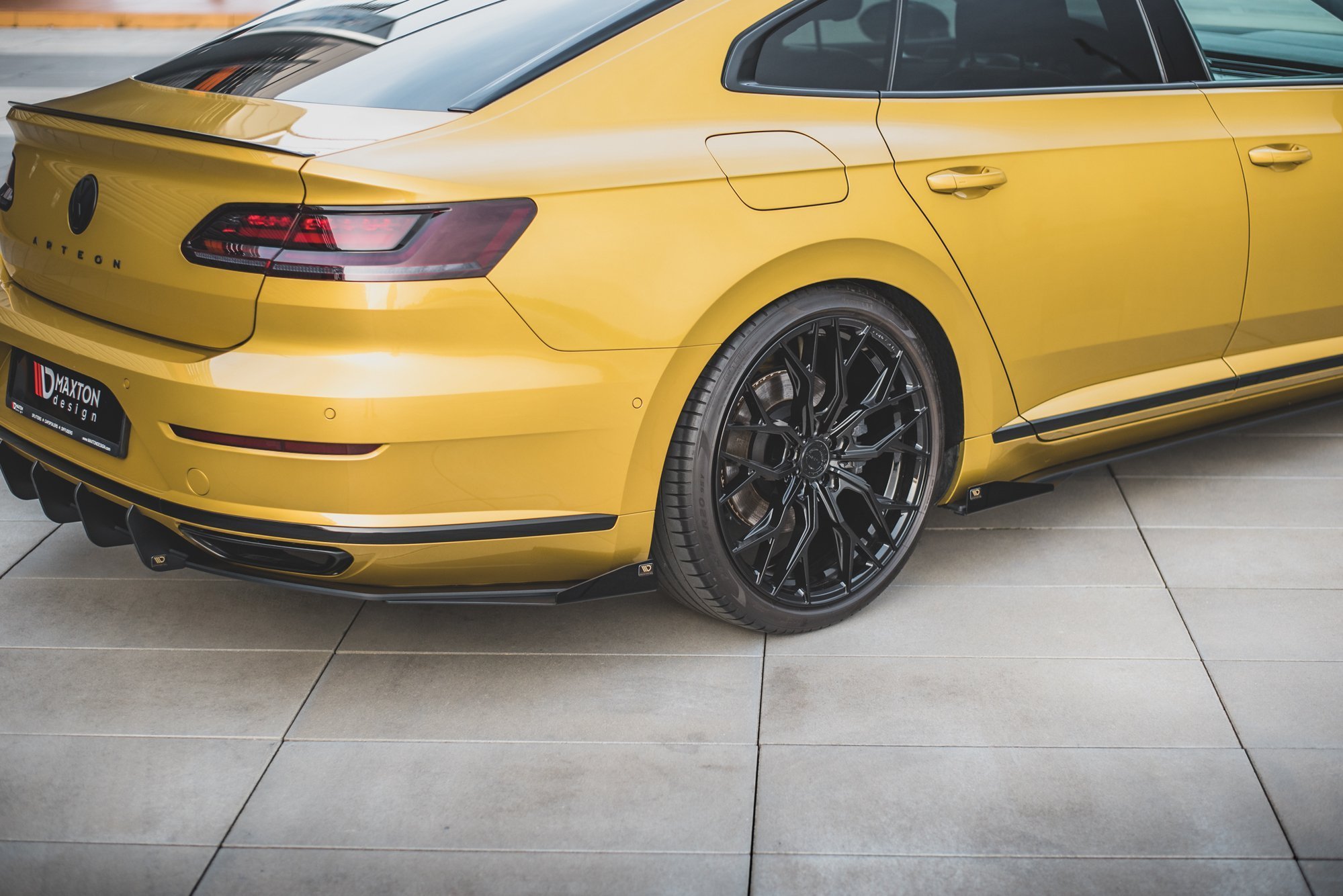 Street Pro Heck Ansatz Diffusor + Flaps passend für VW Arteon R-Line Limousine / Shooting Brake Mk1 schwarz Hochglanz
