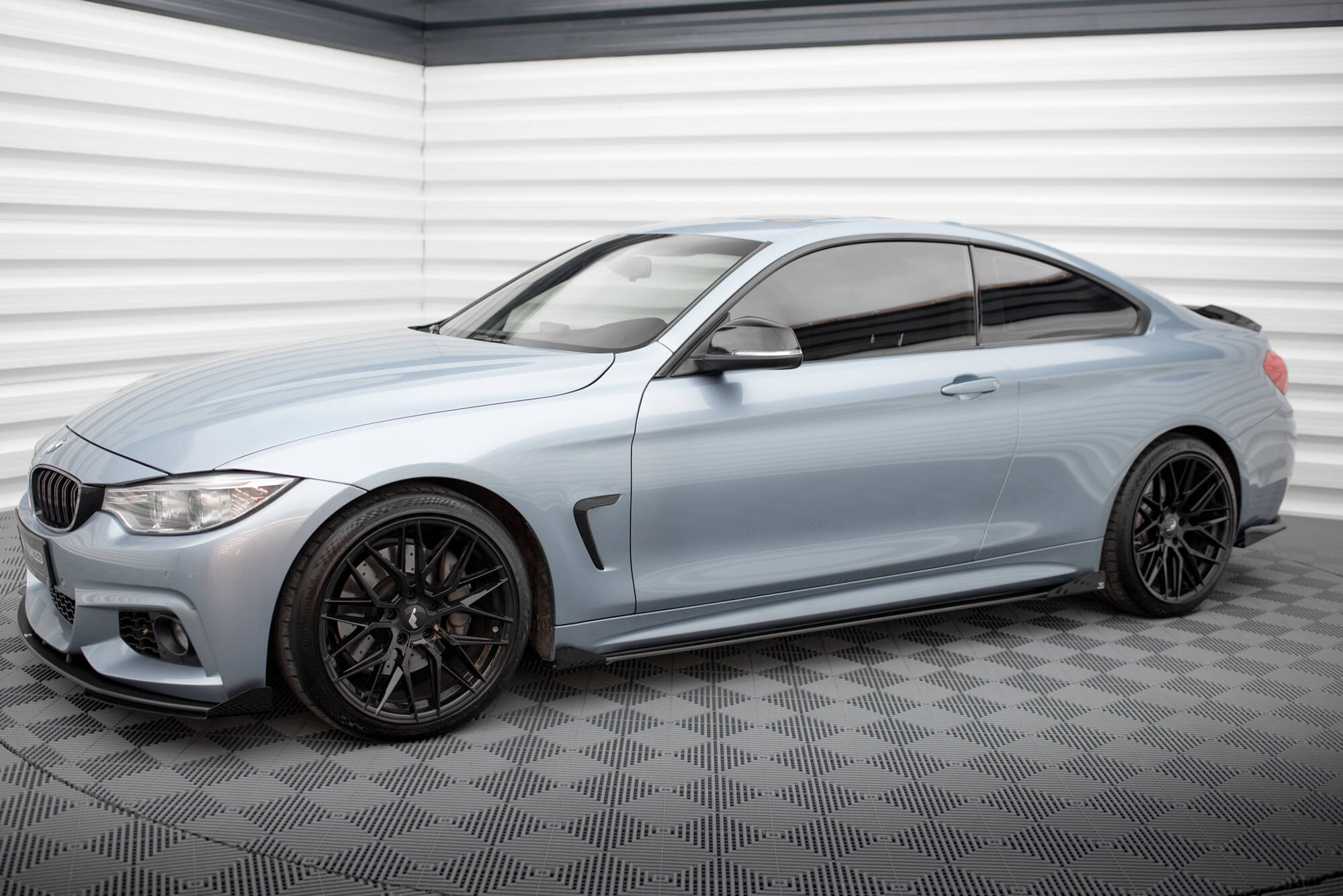 Street Pro Seitenschweller Leisten + Flaps passend für BMW 4er Coupe / Gran Coupe / Cabrio M-Paket F32 / F36 / F33 schwarz Hochglanz