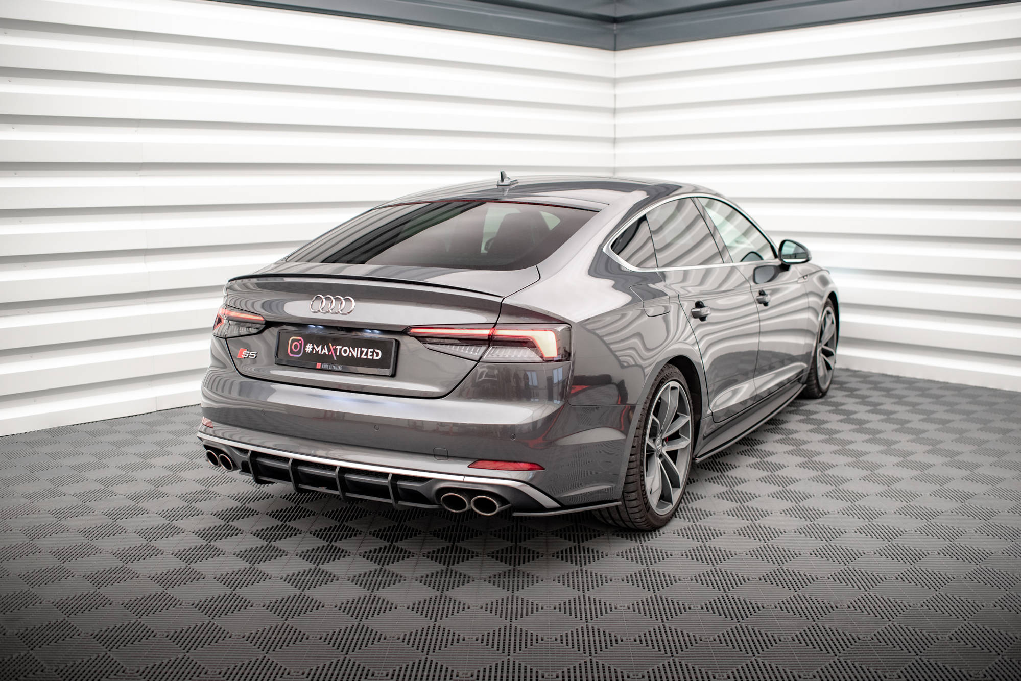 Street Pro Heckschürze Heck Ansatz Diffusor passend für Audi S5 Coupe / Sportback F5