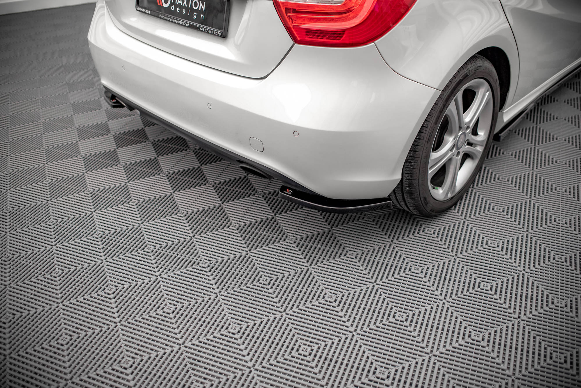 Street+ Heck Ansatz Flaps V.2 passend für Mercedes A W176 schwarz Hochglanz