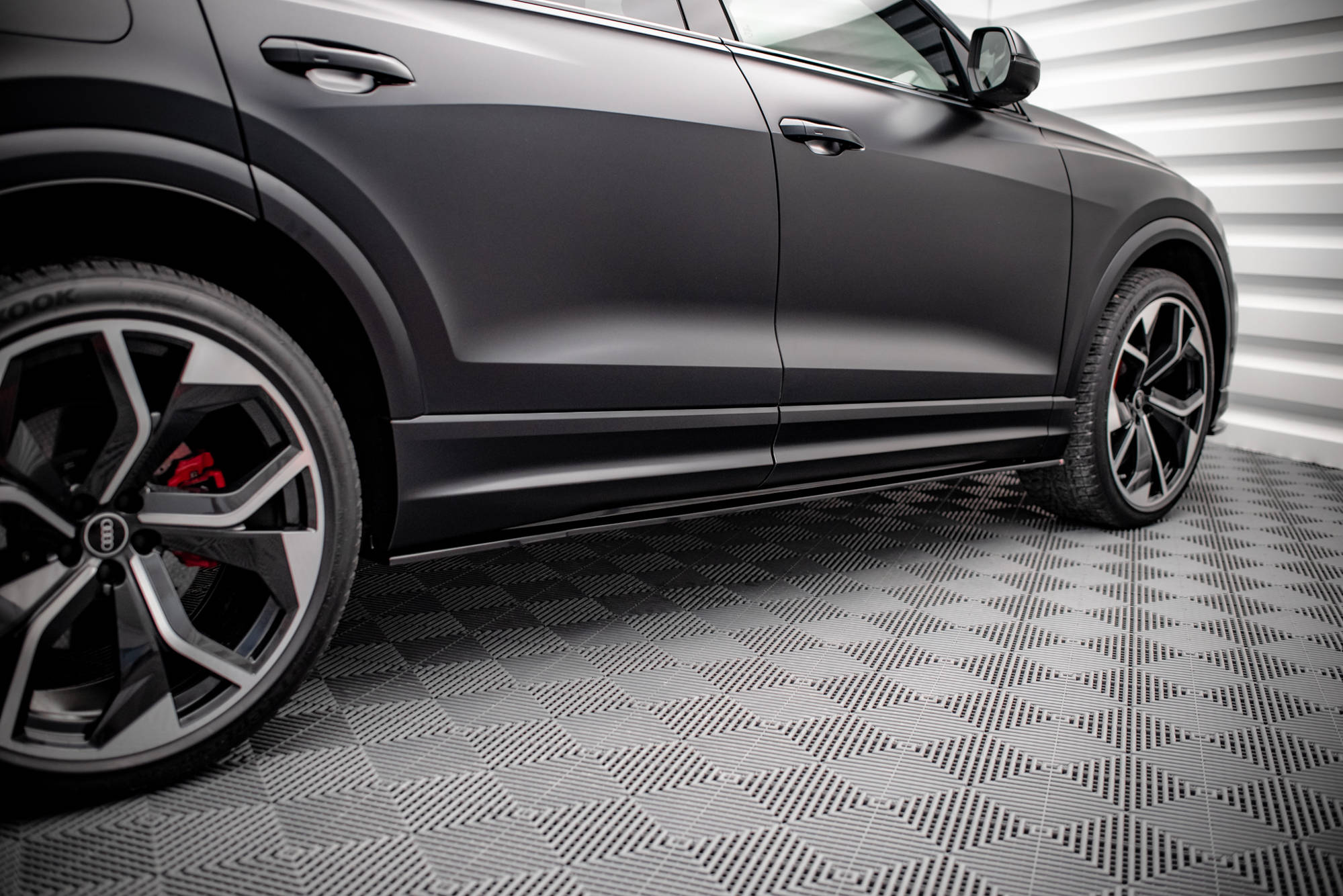 Street+ Seitenschweller Leisten passend für Audi RSQ8 Mk1 schwarz Hochglanz