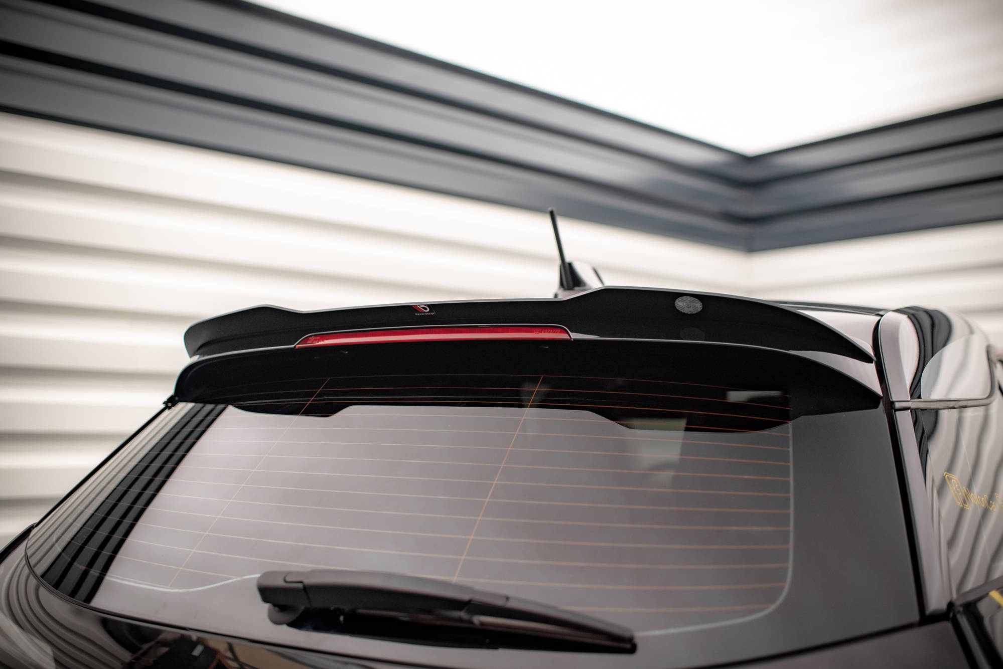 Heck Spoiler Aufsatz Abrisskante passend für BMW i3 S Mk1 FL schwarz Hochglanz