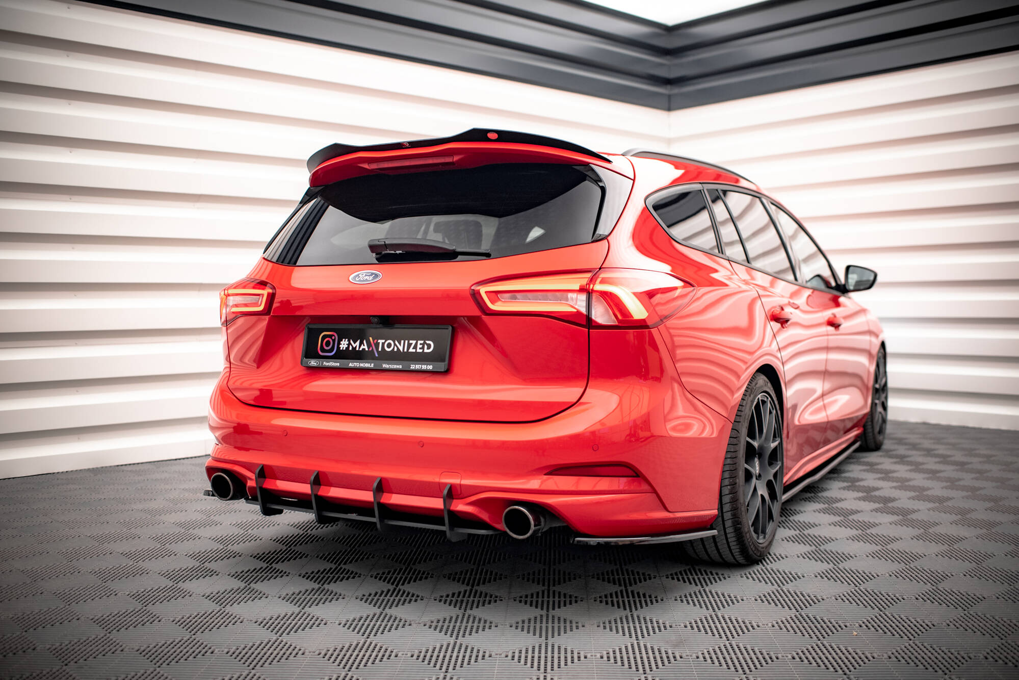 Street+ Heck Ansatz Flaps V.5 passend für Ford Focus Kombi ST Mk4 schwarz Hochglanz