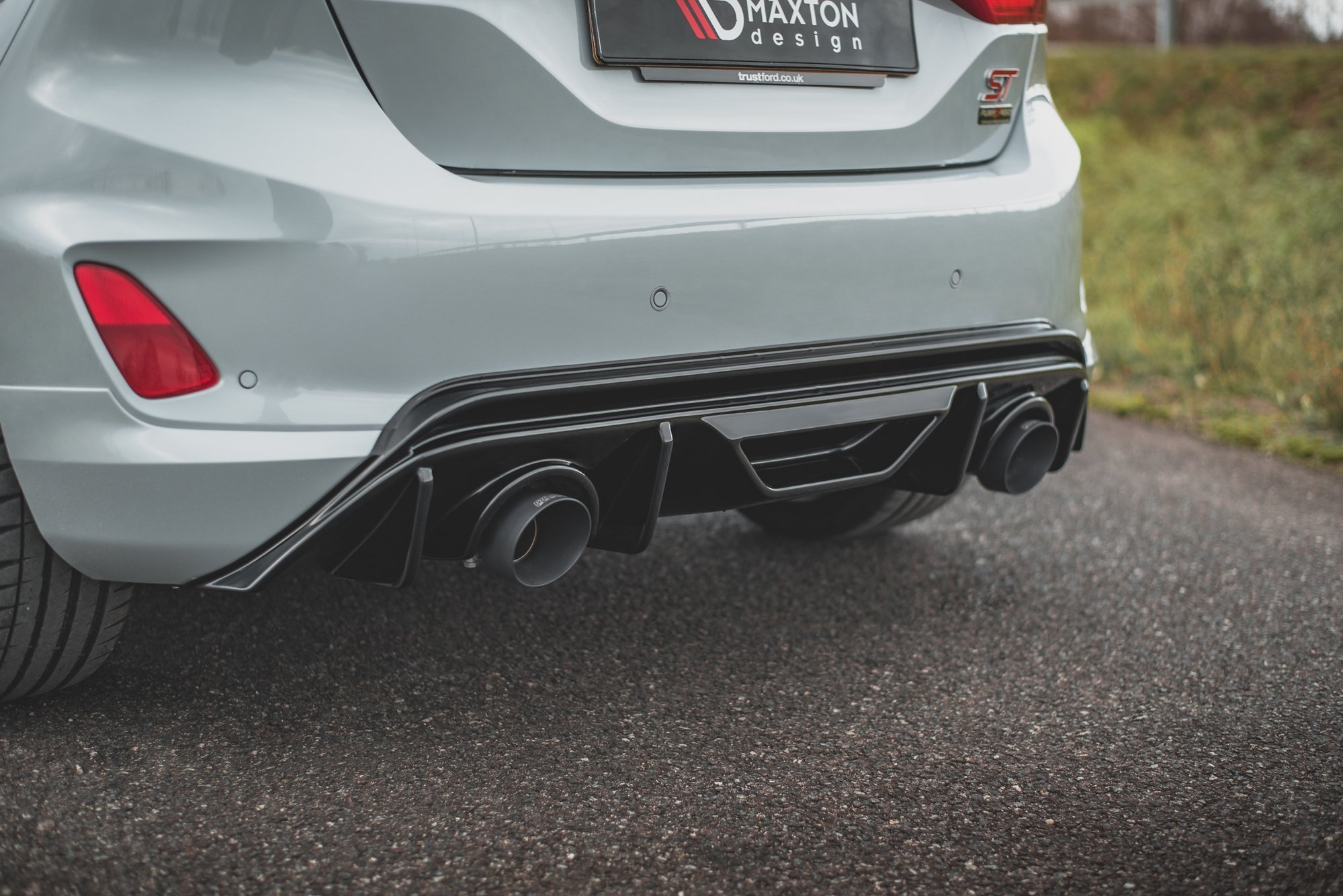 Heckansatz Diffusor passend für Ford Fiesta ST mk8 schwarz Hochglanz+Milltek Sport Endschalldämpfer poliert + GPF System