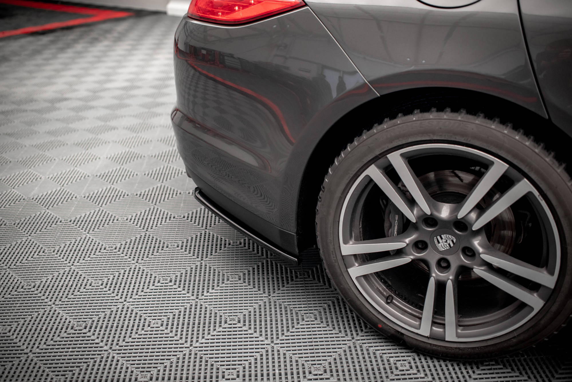 Street+ Heck Ansatz Flaps passend für Porsche Panamera / Panamera Diesel 970 schwarz Hochglanz