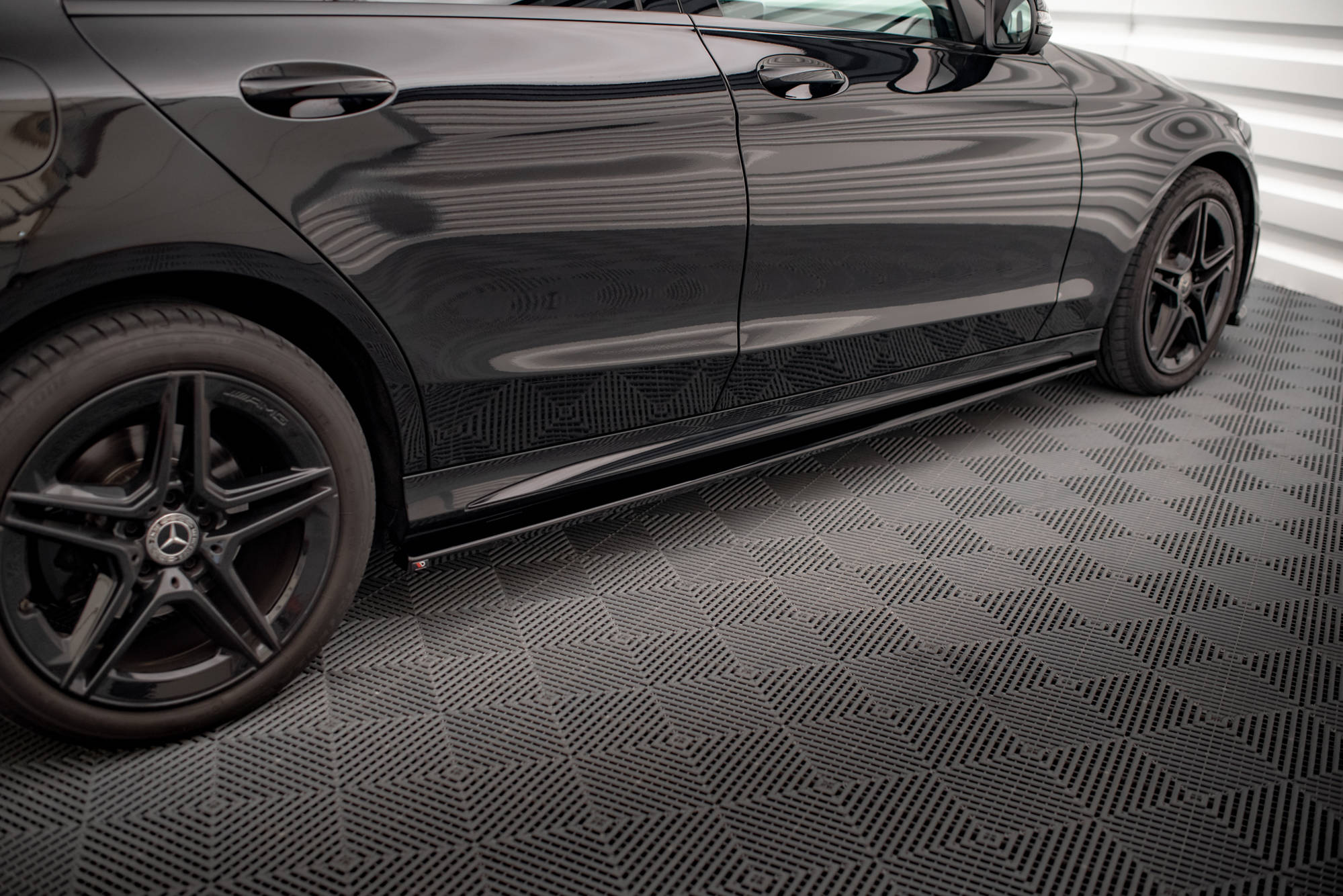 Street+ Seitenschweller Leisten passend für Mercedes C43 / C AMG-Line Limousine / Kombi W205 / S205 FL schwarz Hochglanz
