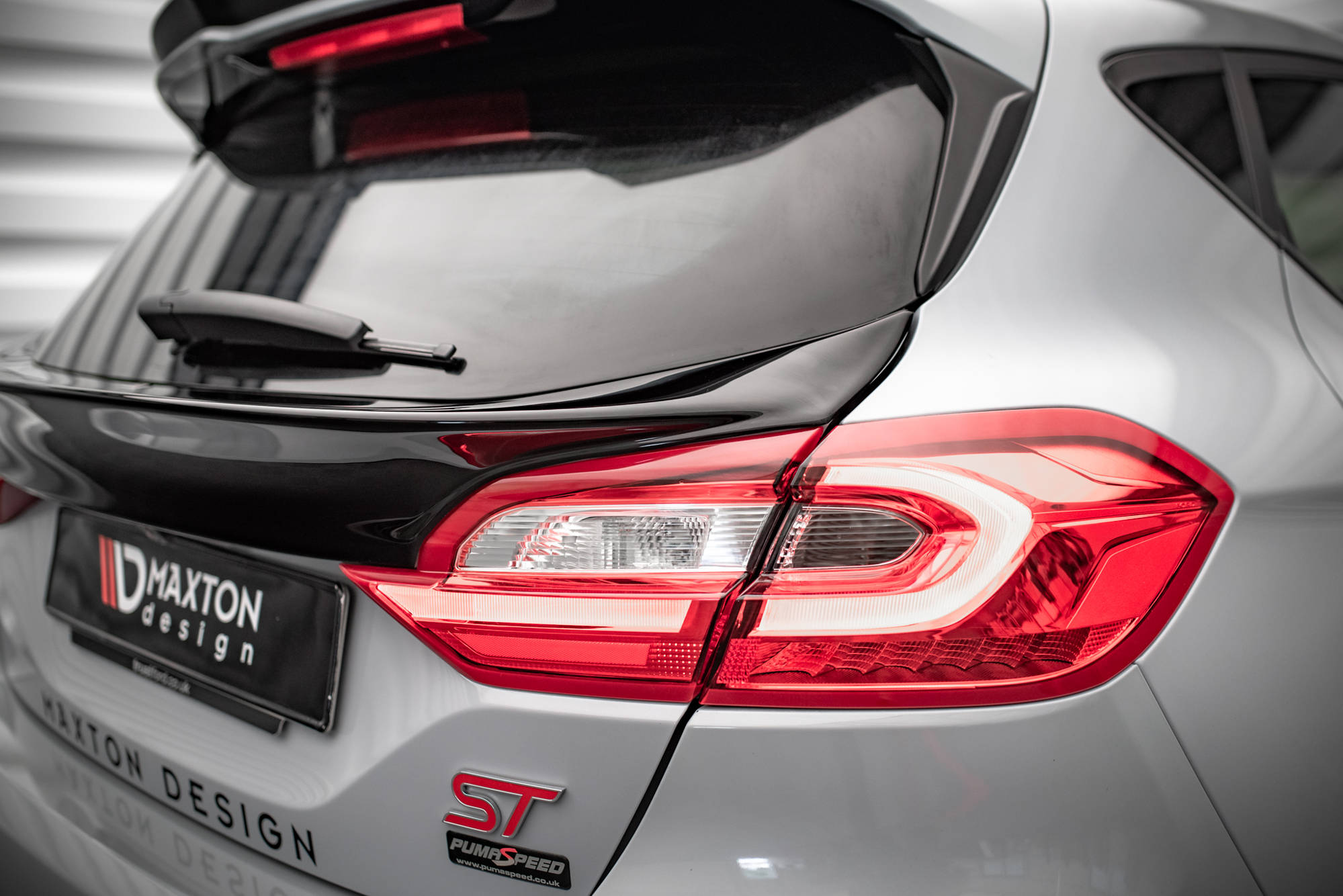 Heckscheiben Spoiler passend für Ford Fiesta Standard/ ST-Line/ ST schwarz Hochglanz