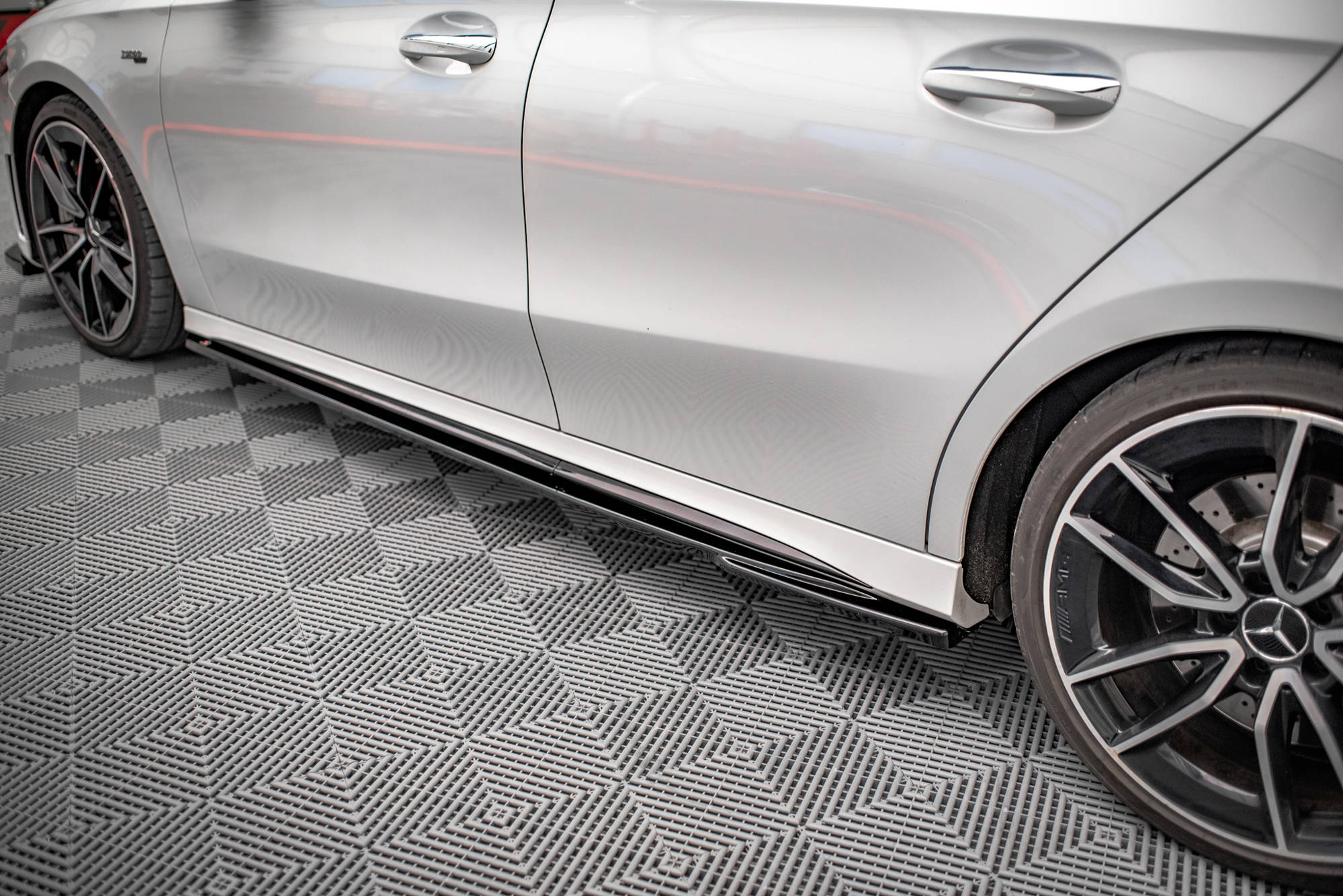 Street+ Seitenschweller Leisten V.2 passend für Mercedes A35 AMG / AMG-Line W177 schwarz Hochglanz