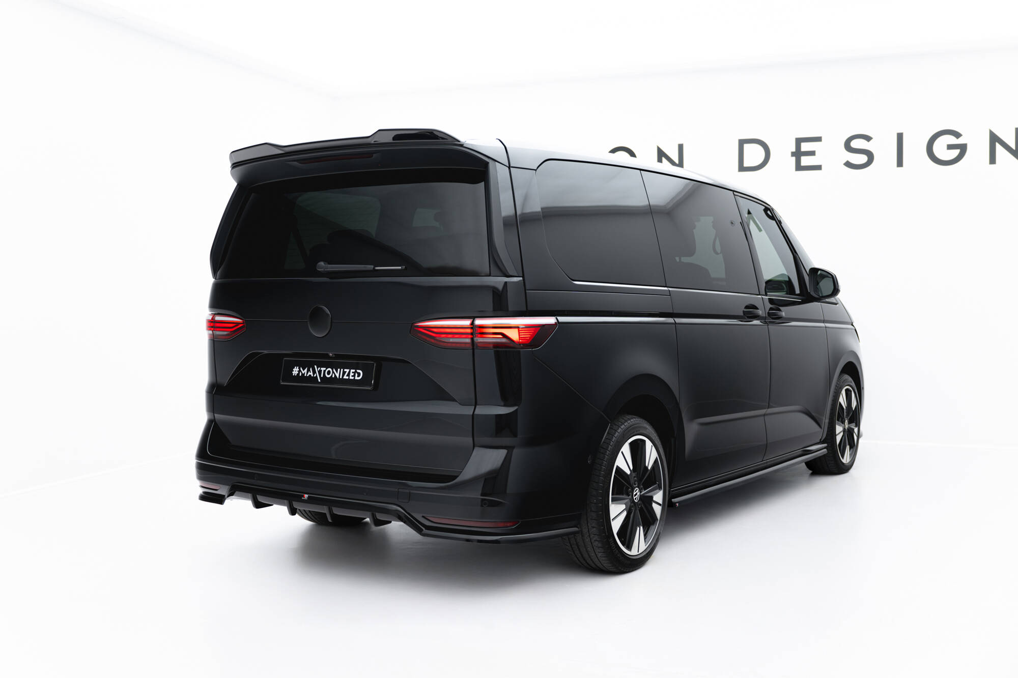 Street+ Mittlerer Diffusor RACE Heck Ansatz passend für VW Multivan Long T7 schwarz Hochglanz