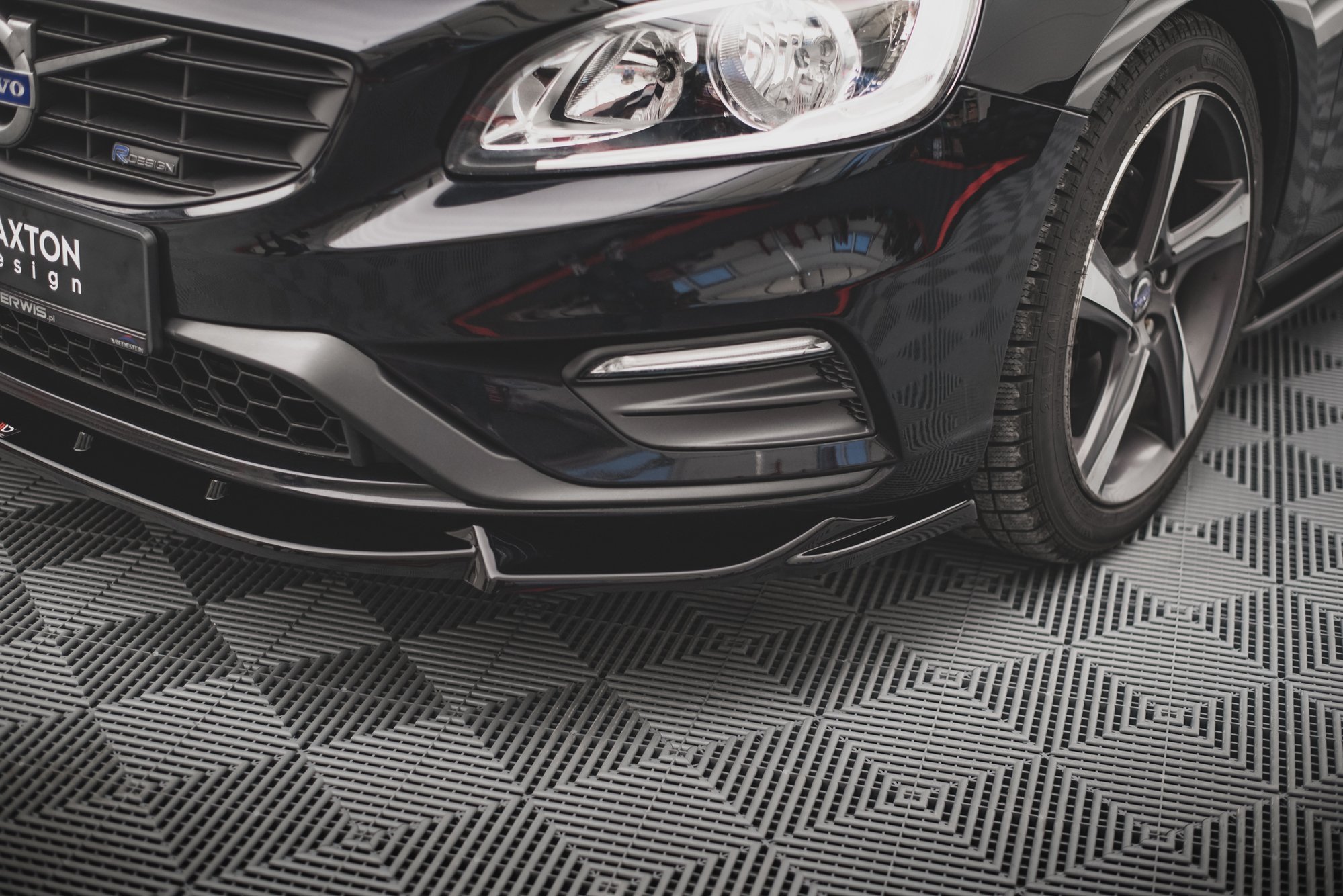 Street+ Spoilerlippe Front Ansatz V.1 passend für Volvo S60 R-Design Mk2 FL schwarz Hochglanz